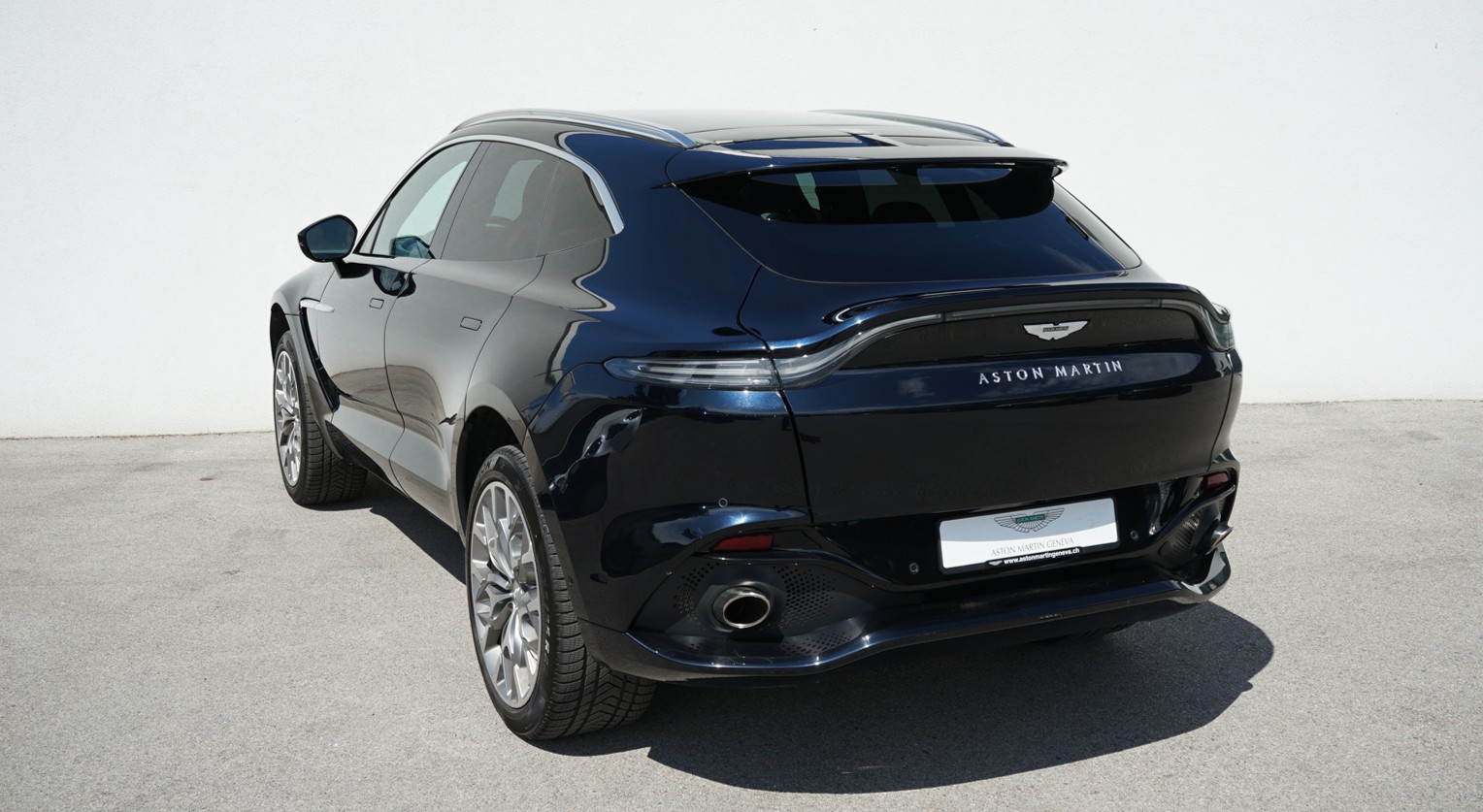 ASTON MARTIN DBX 4.0 V8-image-1