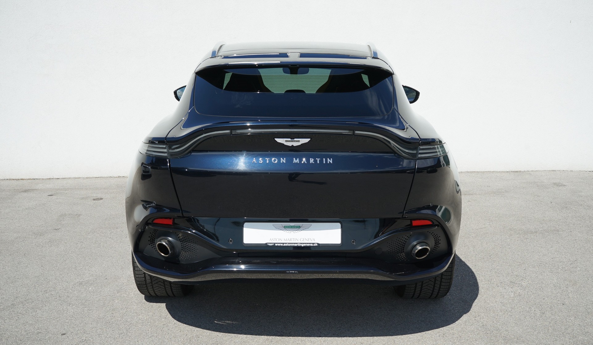 ASTON MARTIN DBX 4.0 V8-image-3