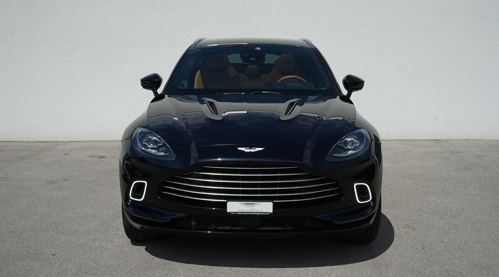 ASTON MARTIN DBX 4.0 V8-image-2