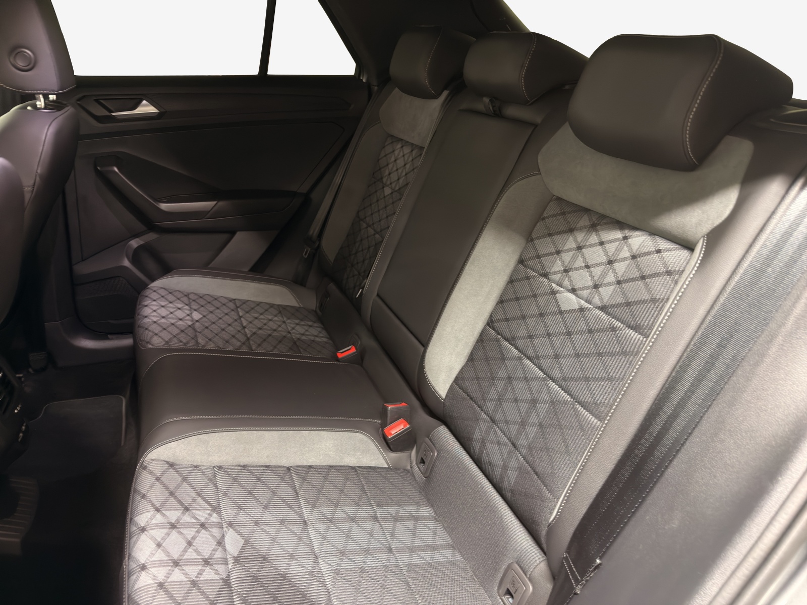 VW T-Roc 1.5 TSI EVO R-Line DSG-image-11