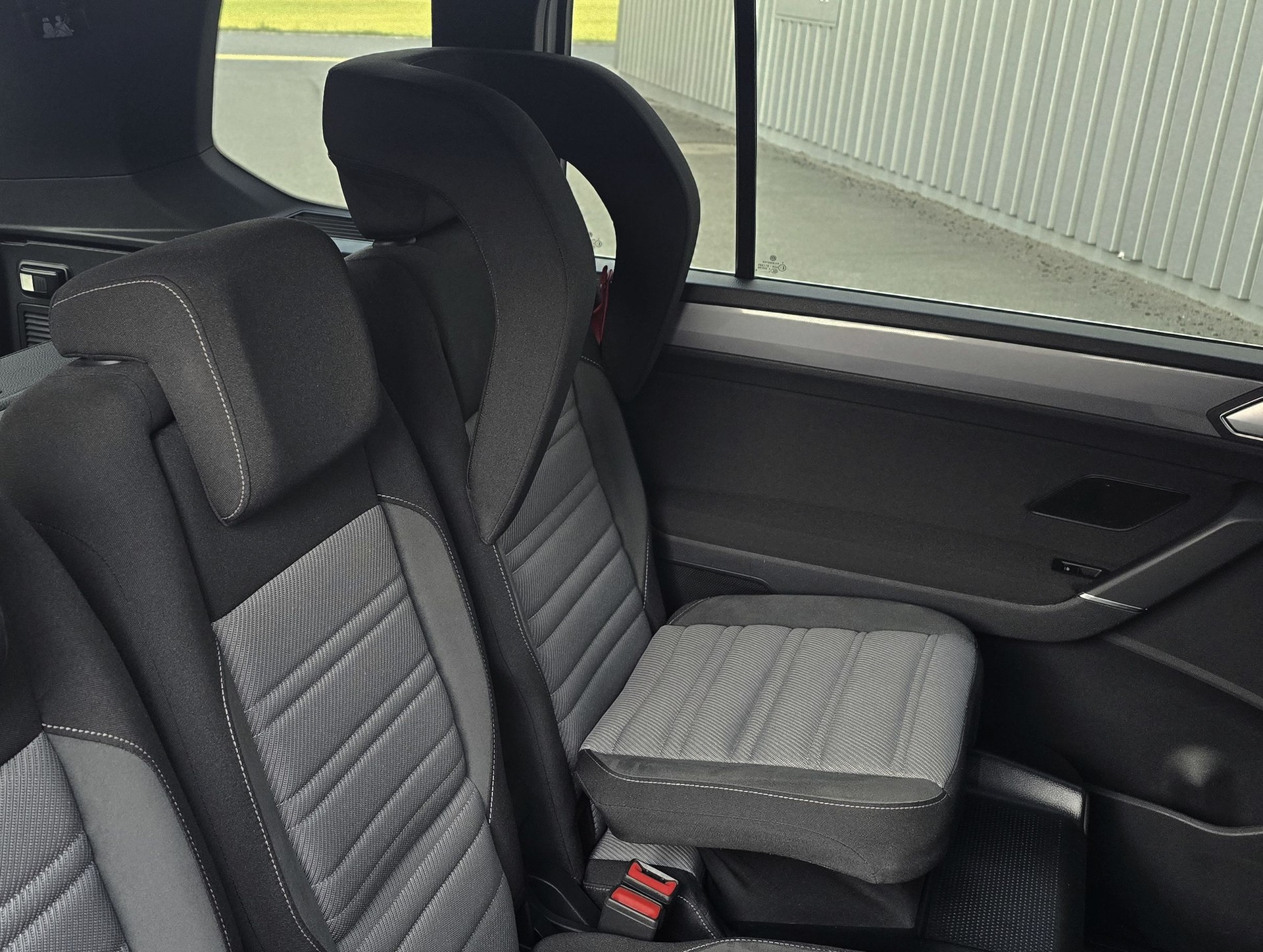 VW Touran 1.5 TSI EVO R-LINE DSG-image-11