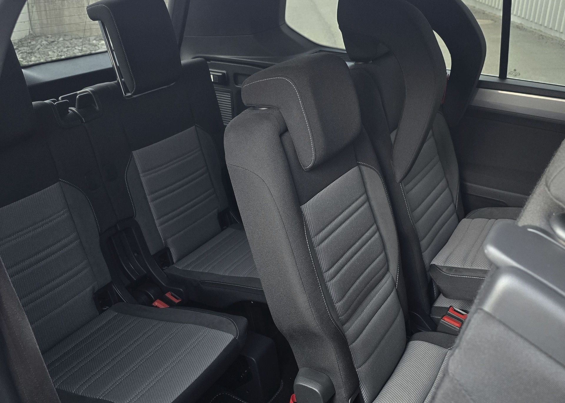 VW Touran 1.5 TSI EVO R-LINE DSG-image-12