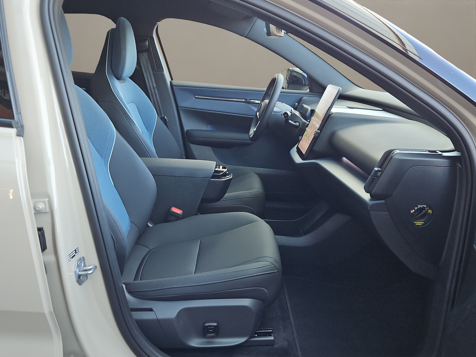 VOLVO EX 30 E60 Twin Ultra Performance AWD-image-10