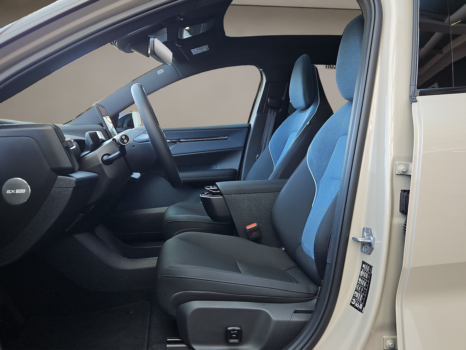 VOLVO EX 30 E60 Twin Ultra Performance AWD-image-8