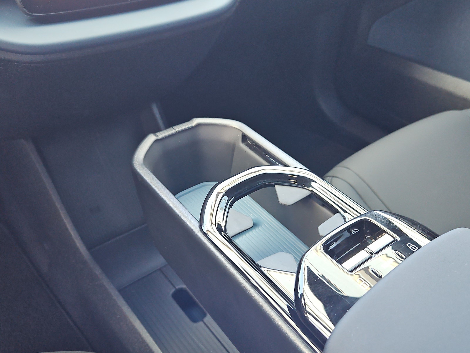 VOLVO EX 30 E60 Twin Ultra Performance AWD-image-15