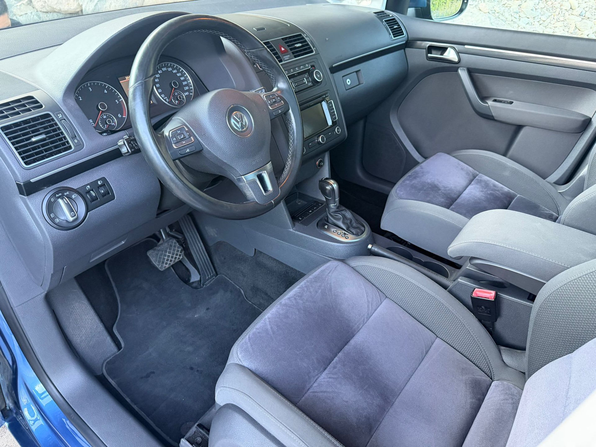 VW Touran 1.6 TDI Highline DSG-image-6