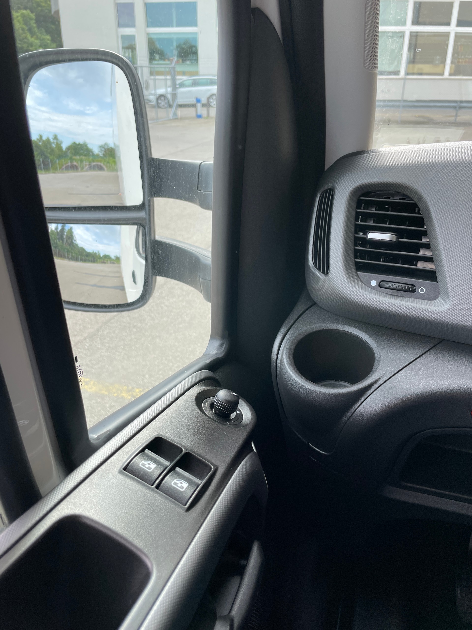 IVECO Daily 35 S 16H 3.0 Kasten mit Hebebühne-image-16