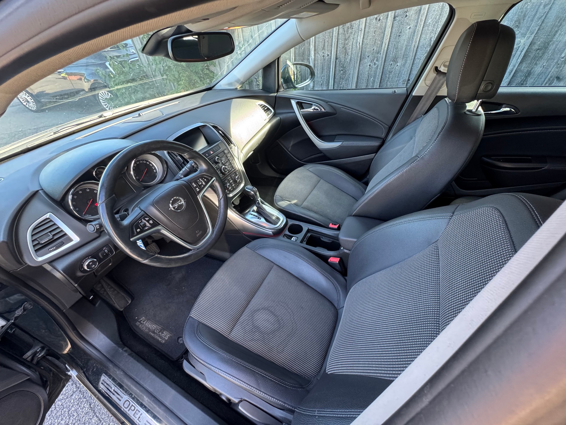 OPEL Astra SportsTourer 1.4i 16V Turbo Cosmo Automatic-image-11