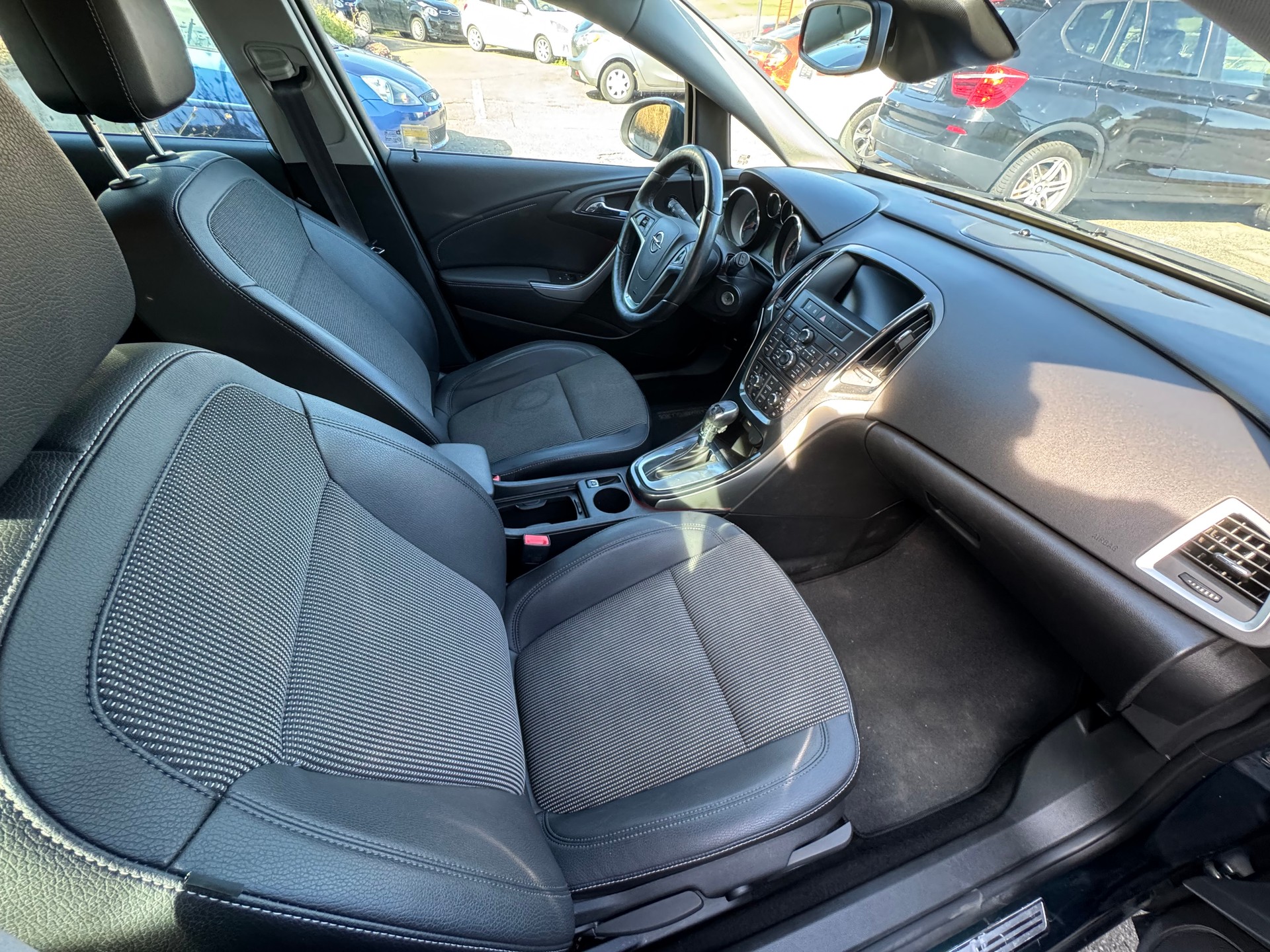 OPEL Astra SportsTourer 1.4i 16V Turbo Cosmo Automatic-image-12