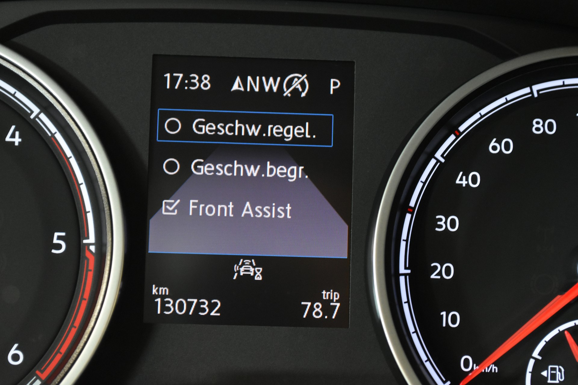 VW T6.1 2.0 TDI 4Motion DSG-image-5