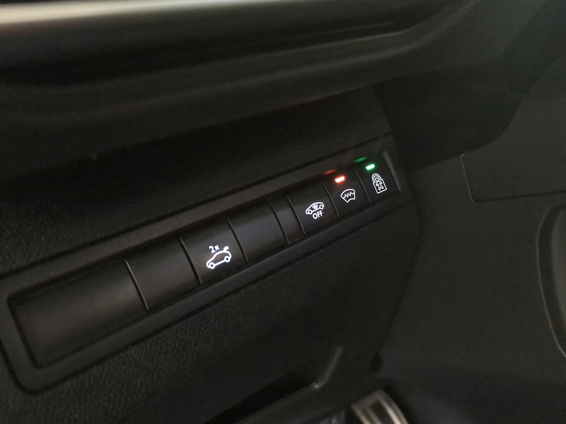 PEUGEOT 5008 1.6 THP GT Line EAT-image-26