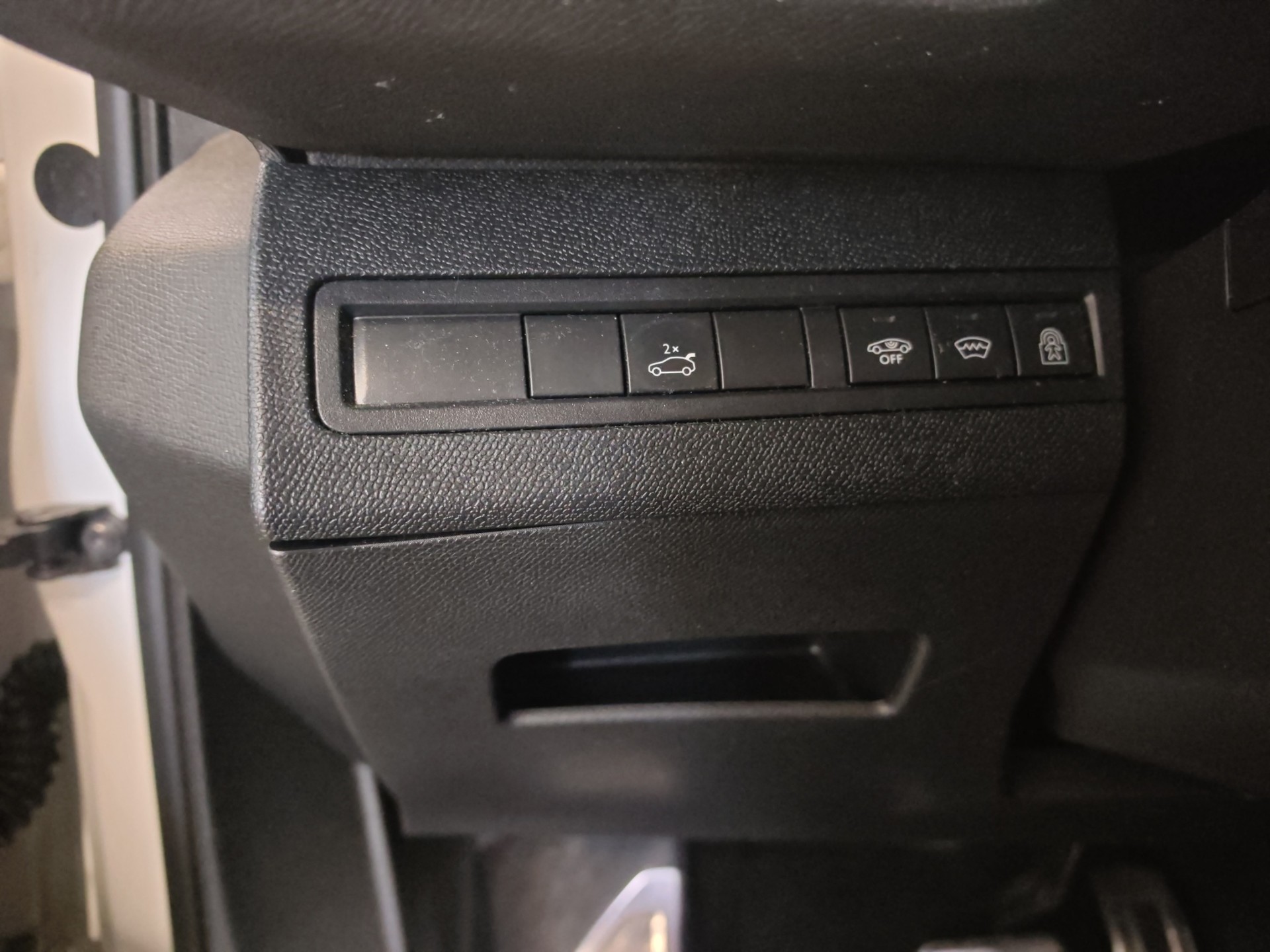 PEUGEOT 5008 1.6 THP GT Line EAT-image-20