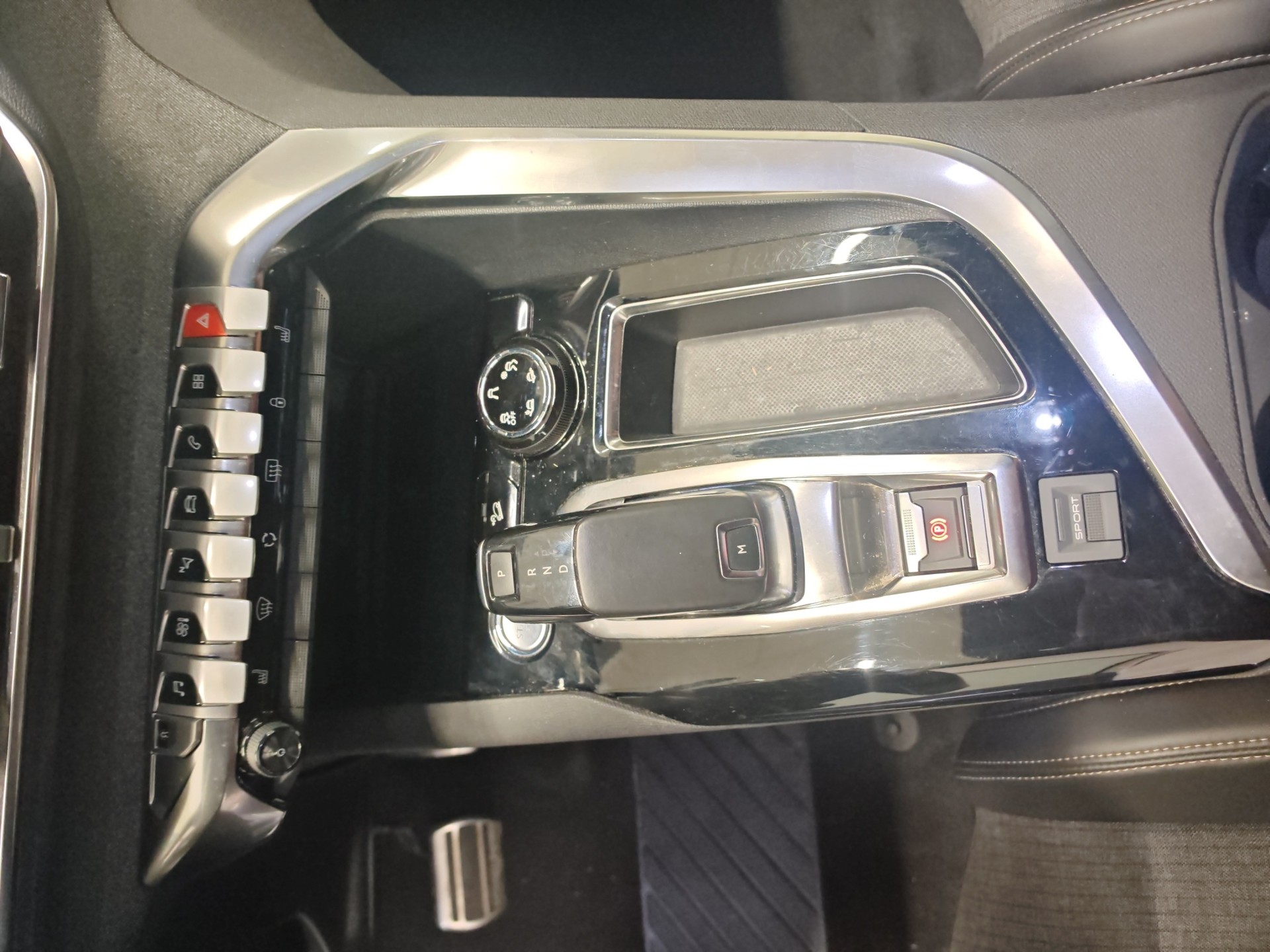 PEUGEOT 5008 1.6 THP GT Line EAT-image-22