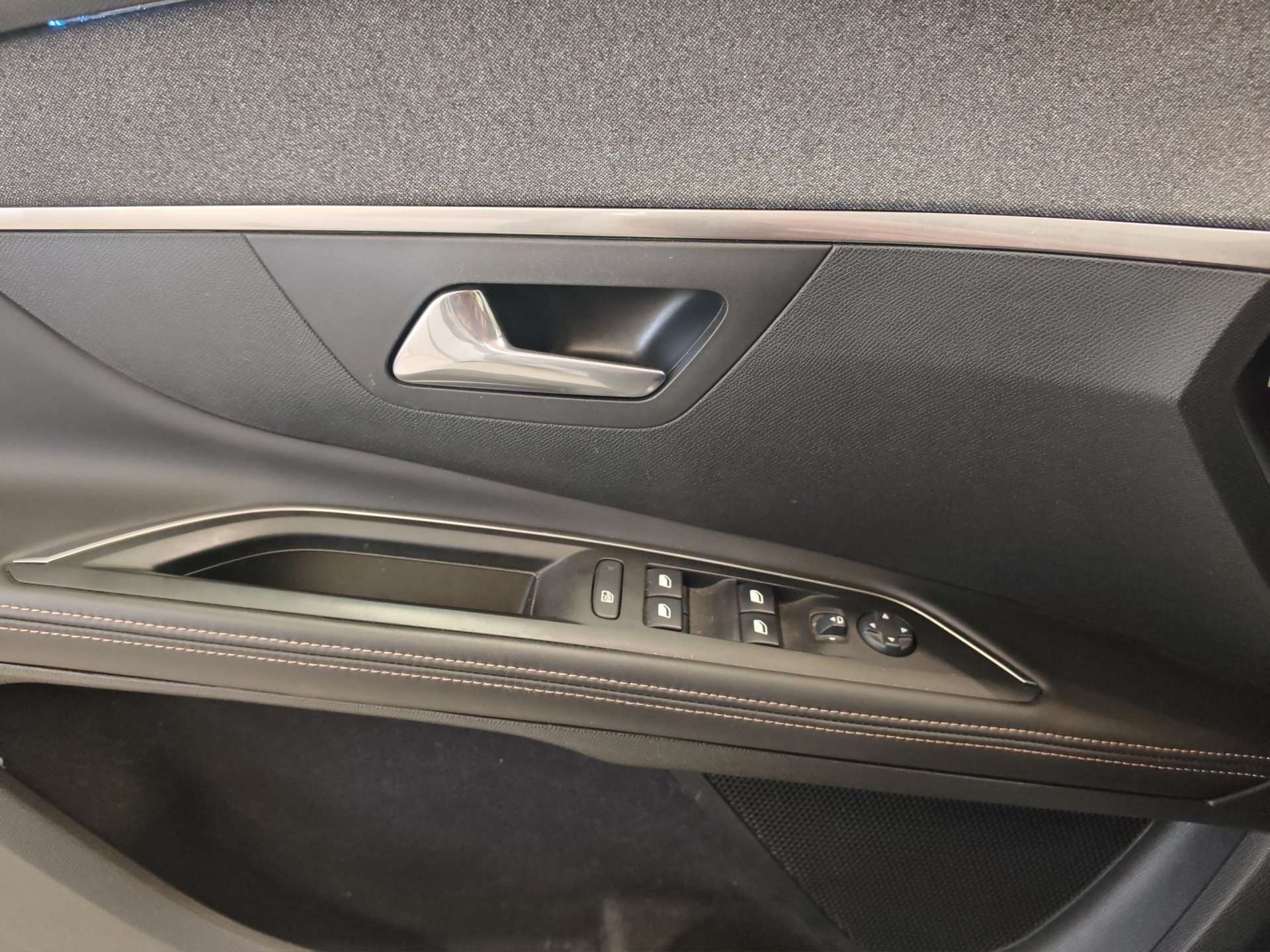PEUGEOT 5008 1.6 THP GT Line EAT-image-23