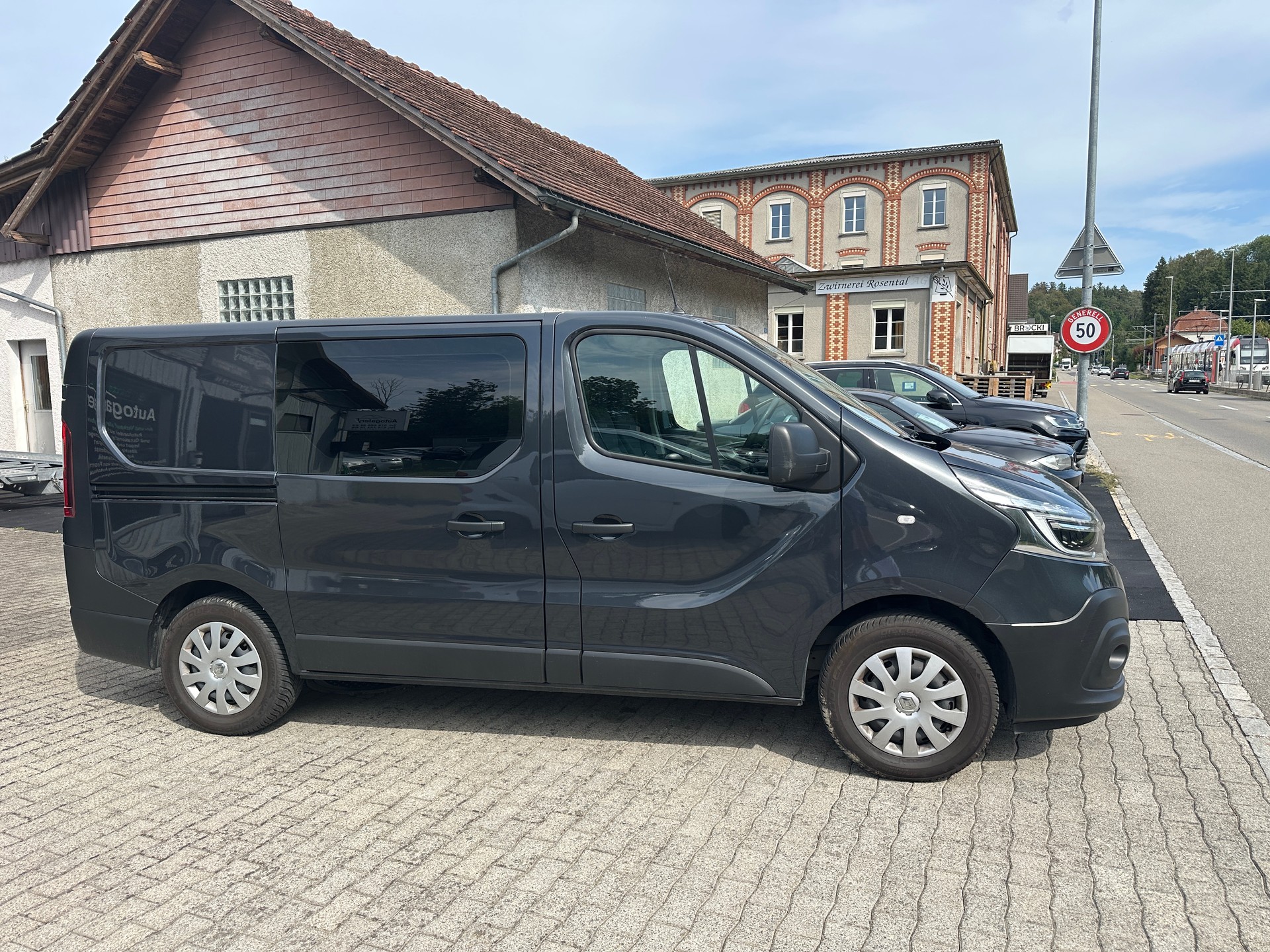 RENAULT Trafic 2.0 ENERGY dCi145 3.0t Business L1H1-image-3