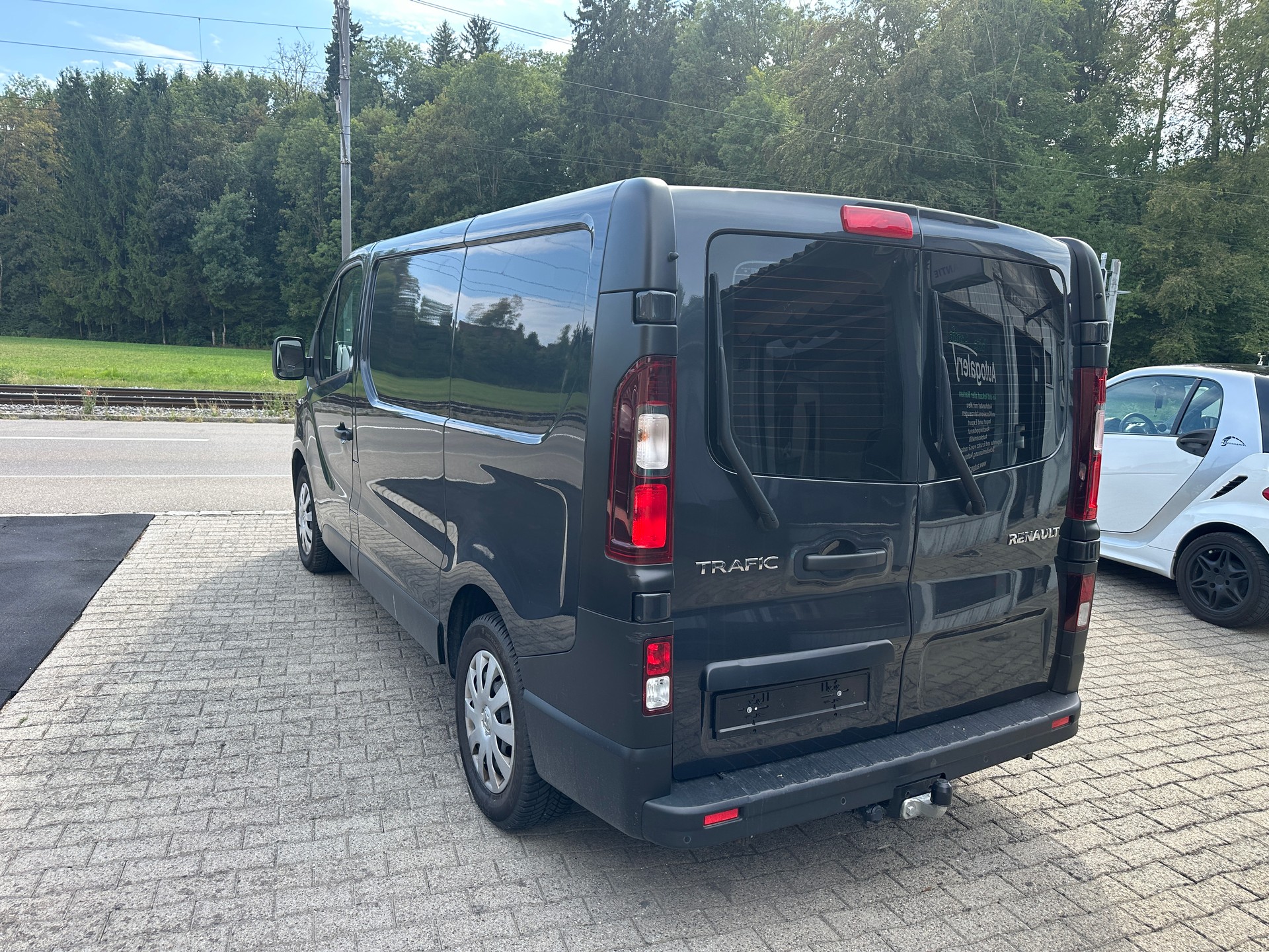 RENAULT Trafic 2.0 ENERGY dCi145 3.0t Business L1H1-image-8