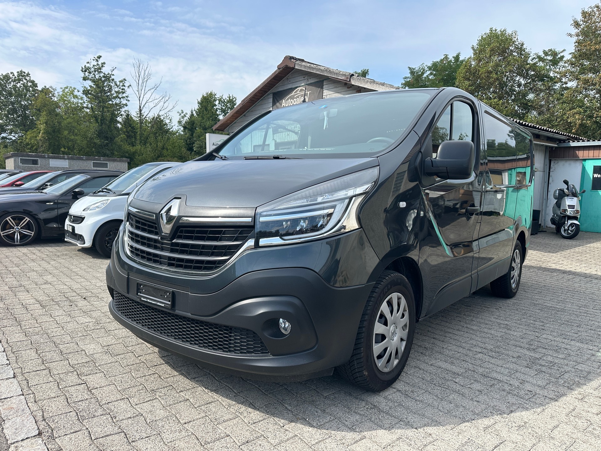 RENAULT Trafic 2.0 ENERGY dCi145 3.0t Business L1H1-image-0