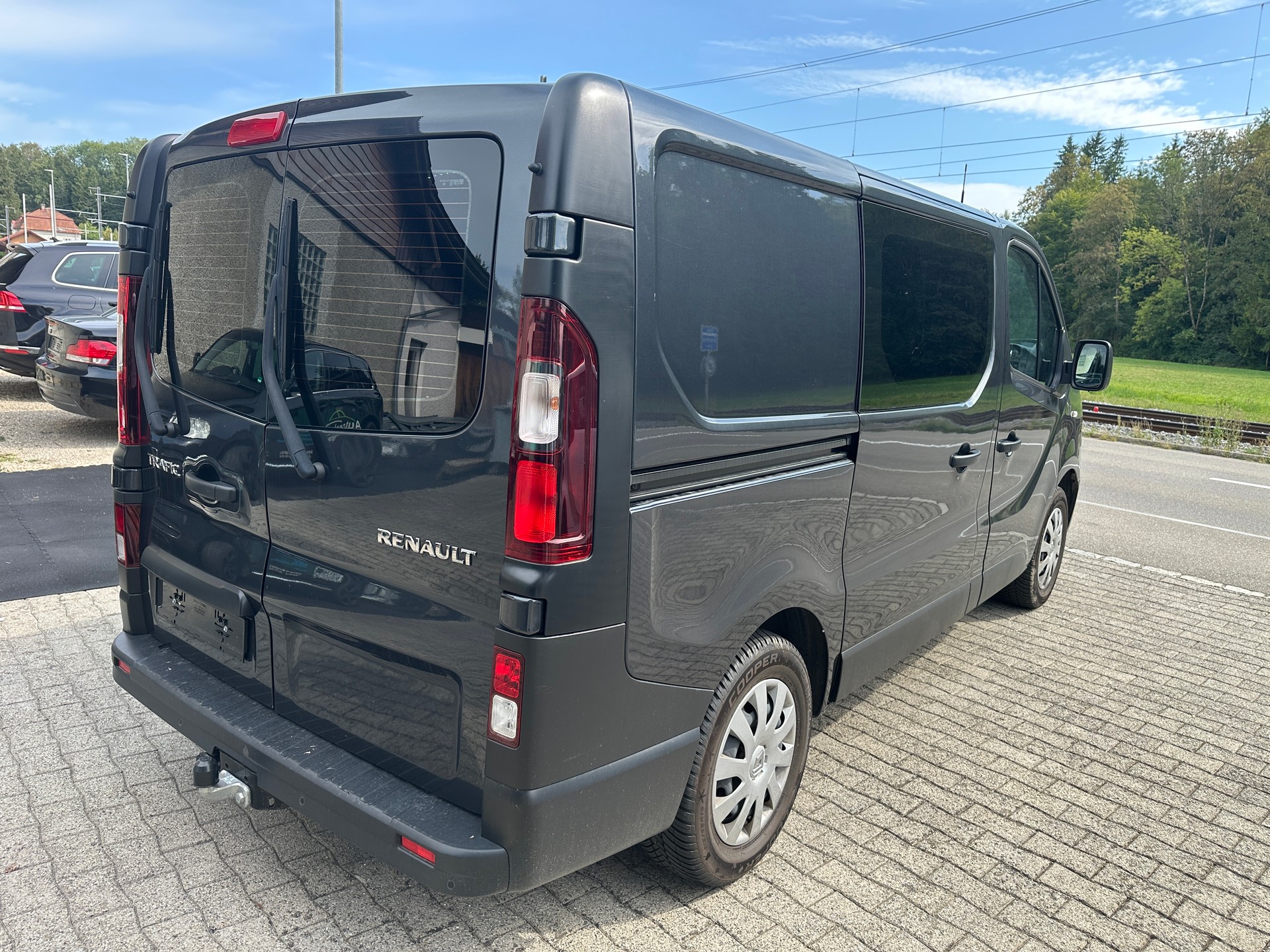RENAULT Trafic 2.0 ENERGY dCi145 3.0t Business L1H1-image-5