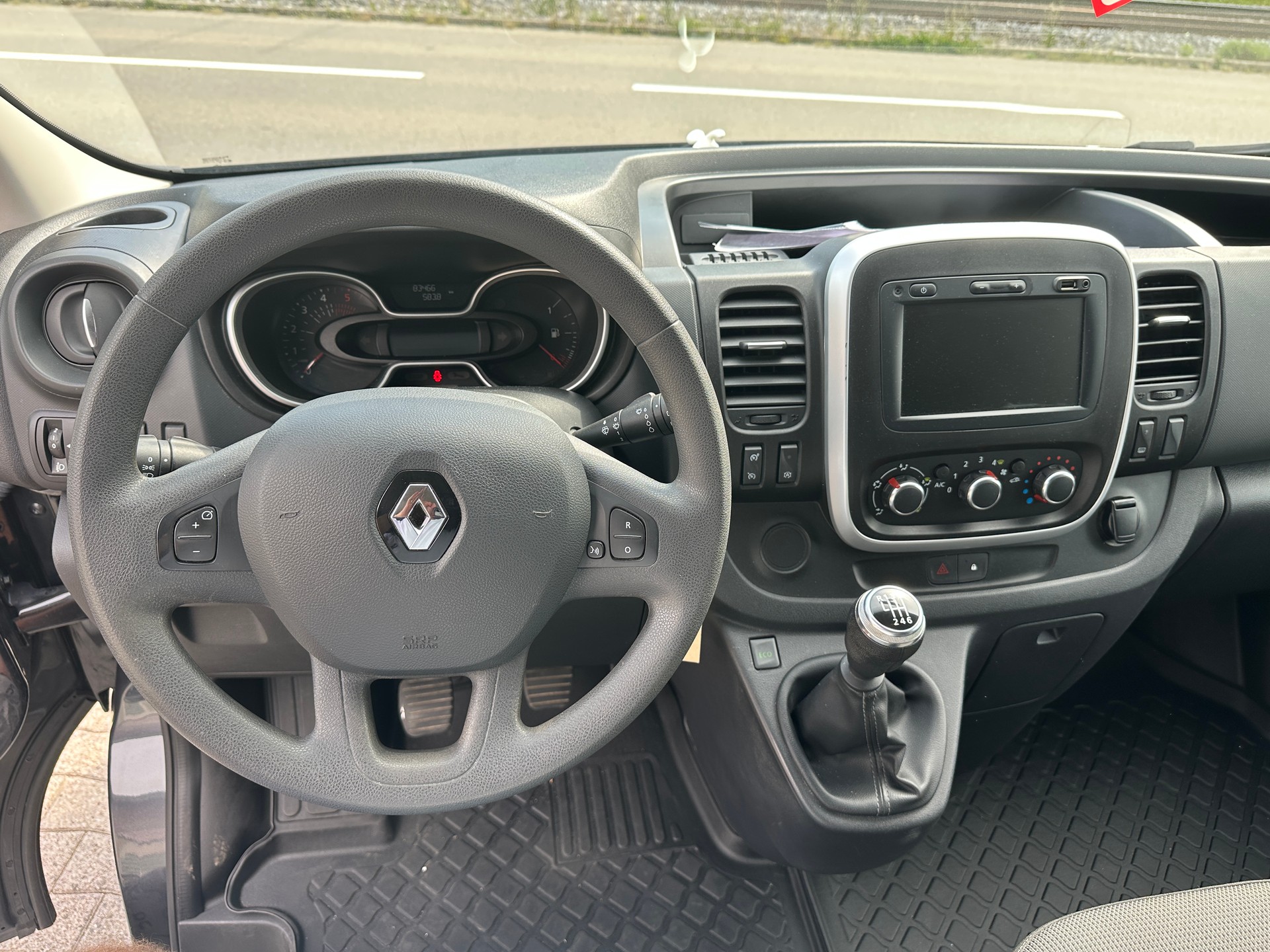 RENAULT Trafic 2.0 ENERGY dCi145 3.0t Business L1H1-image-10