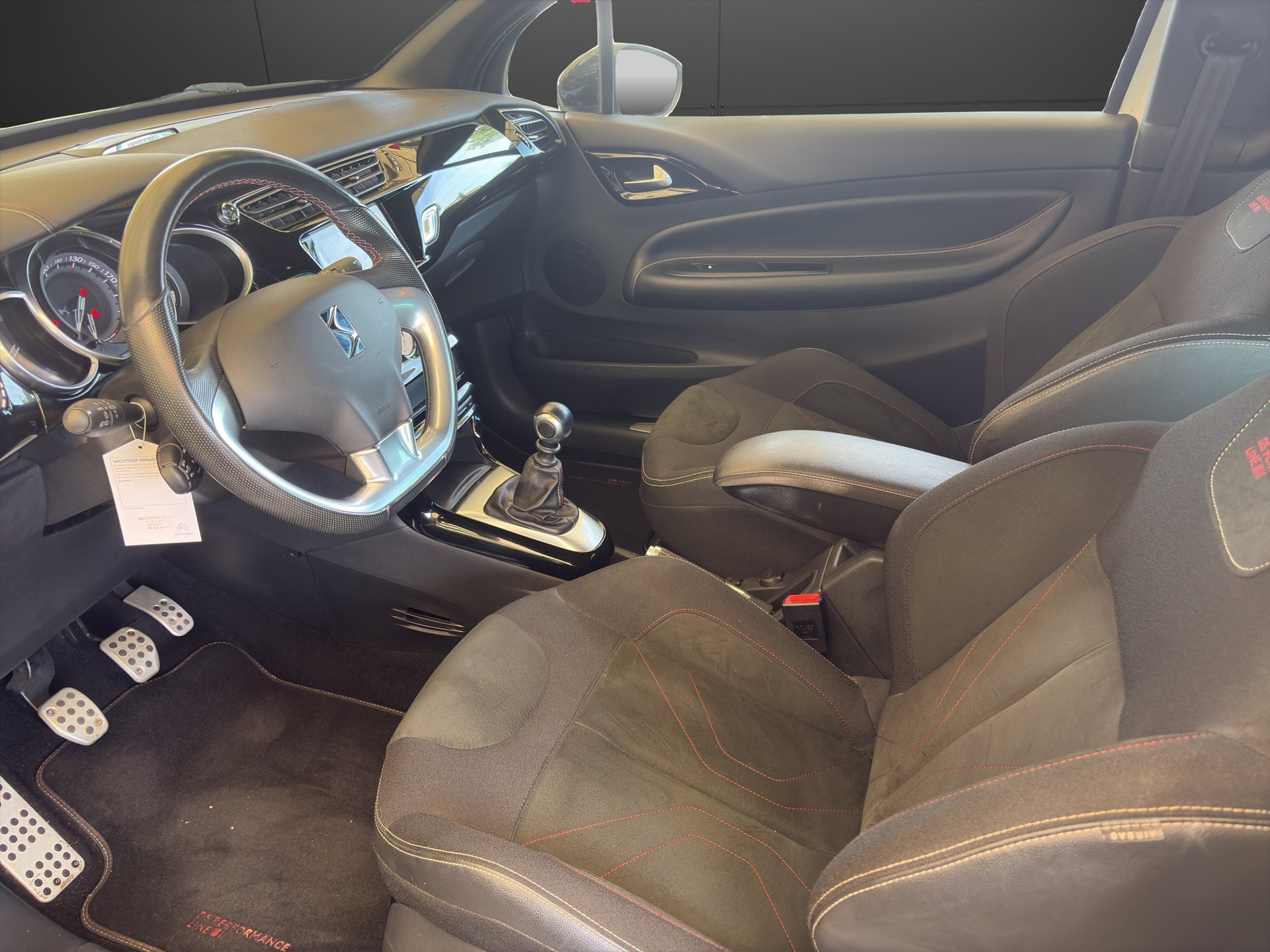 DS AUTOMOBILES 3 1.2 PureTech Performance Line-image-2