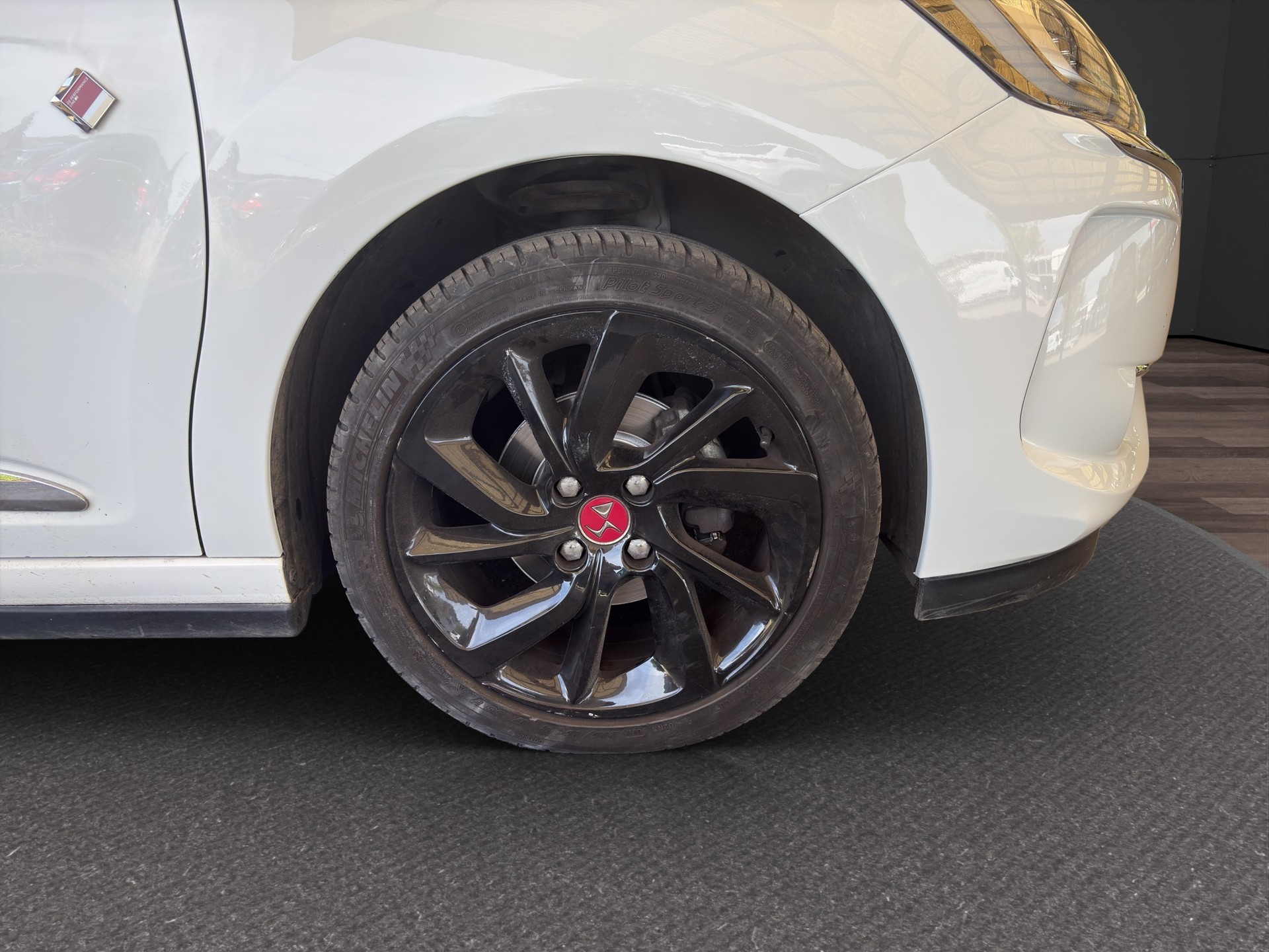 DS AUTOMOBILES 3 1.2 PureTech Performance Line-image-4