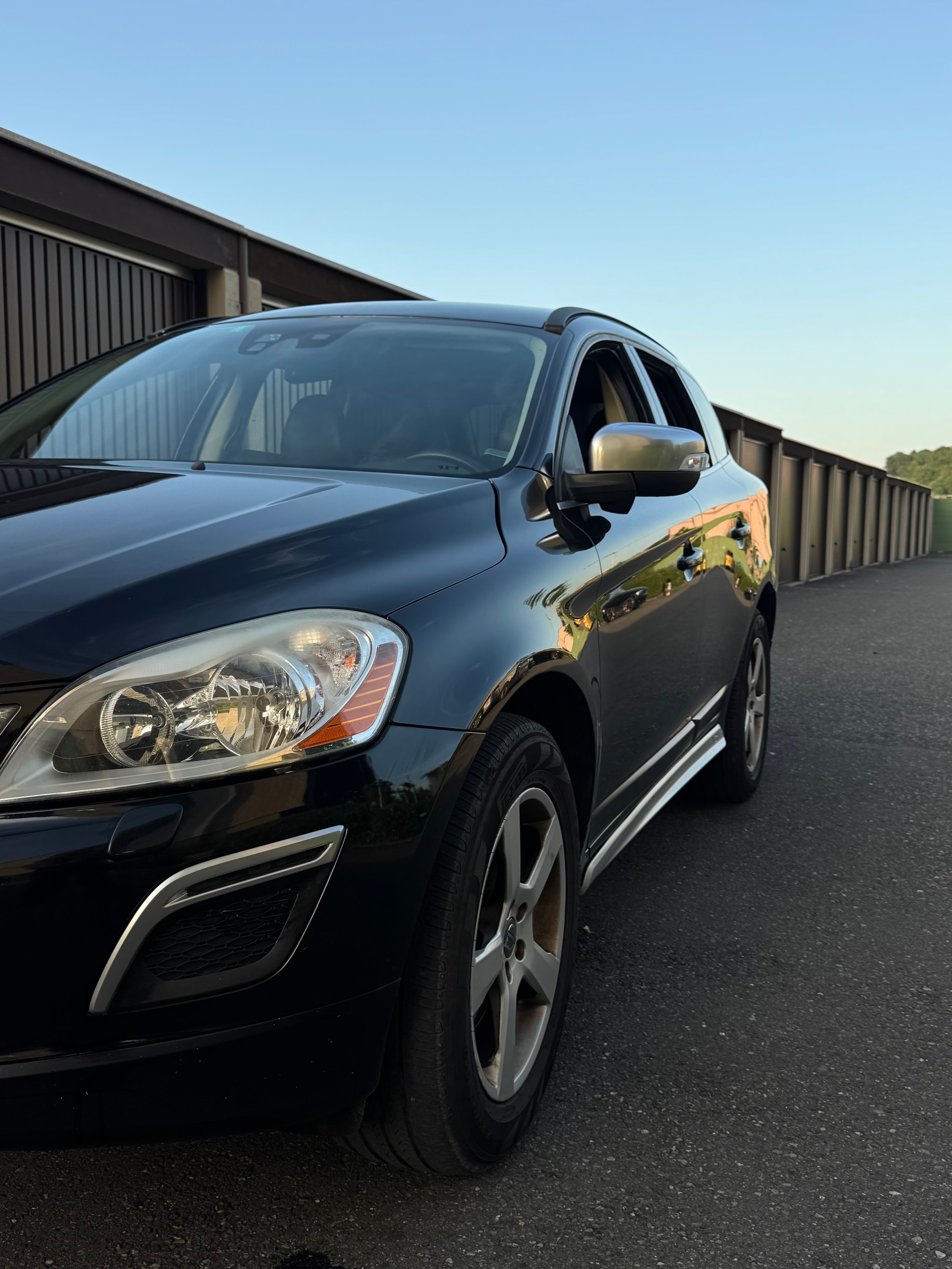 VOLVO 2.4 D5 R-Design AWD-image-3