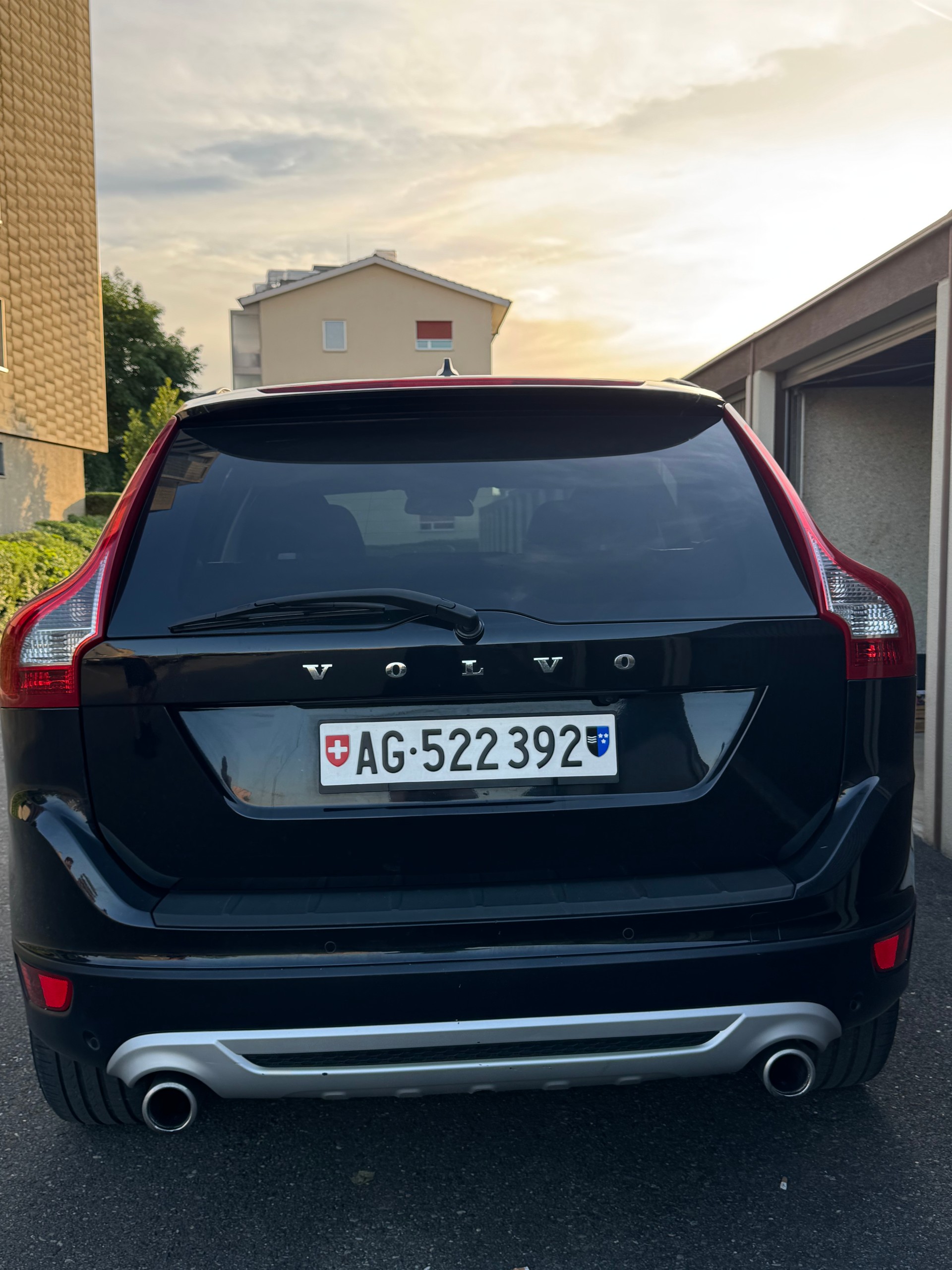 VOLVO 2.4 D5 R-Design AWD-image-4