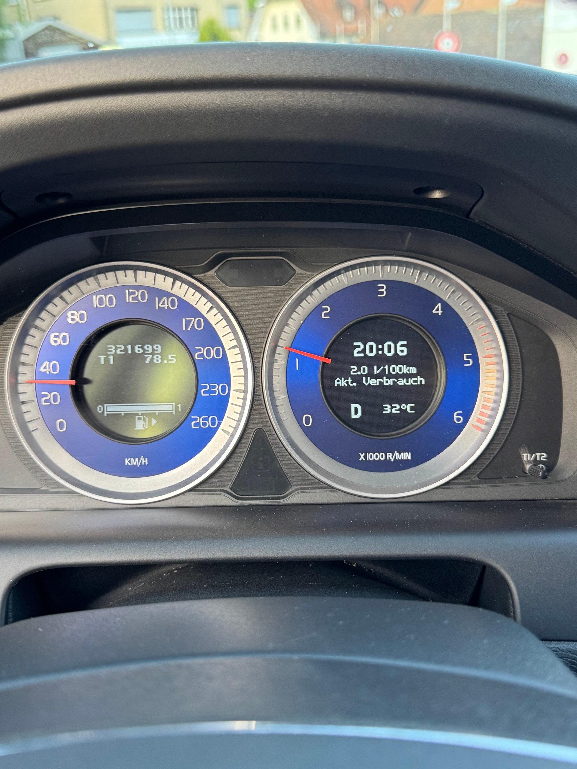 VOLVO 2.4 D5 R-Design AWD-image-5