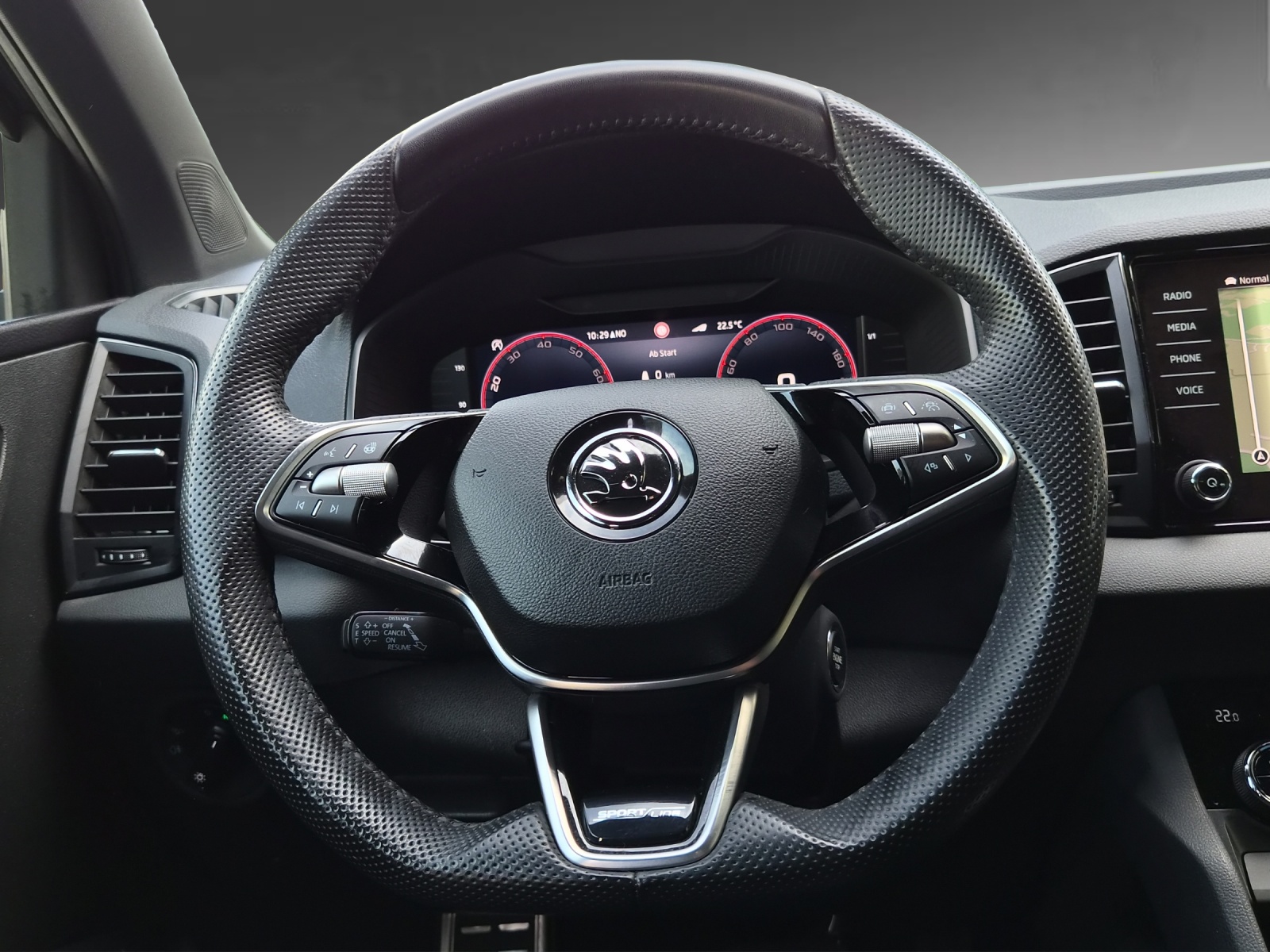 SKODA Karoq 1.5 TSI SportLine DSG-image-8
