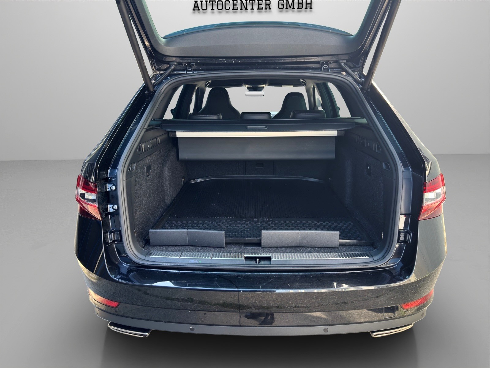 SKODA Superb Combi 2.0 TSI Sport Line DSG 4x4-image-11
