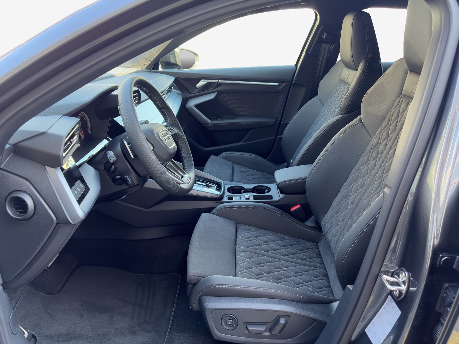 AUDI A3 Sportback TFSI 150 kW quattro S line S tronic-image-7