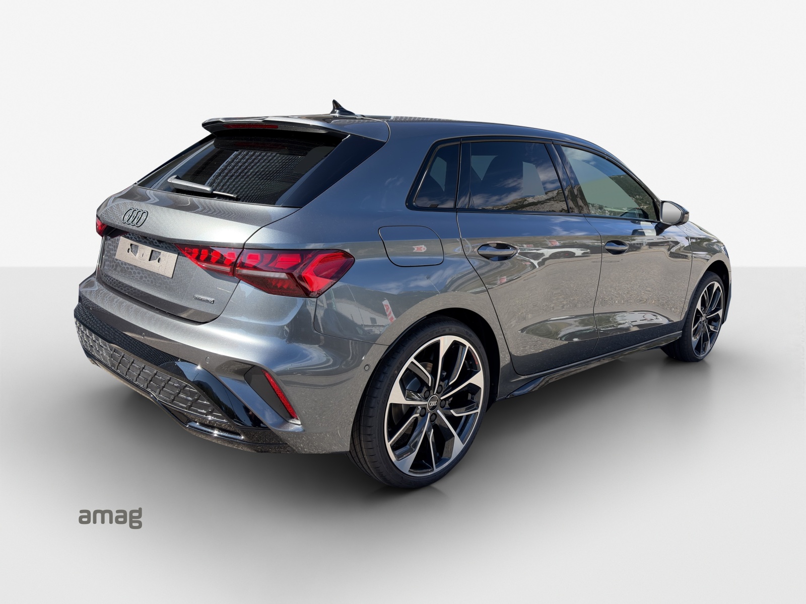AUDI A3 Sportback TFSI 150 kW quattro S line S tronic-image-4