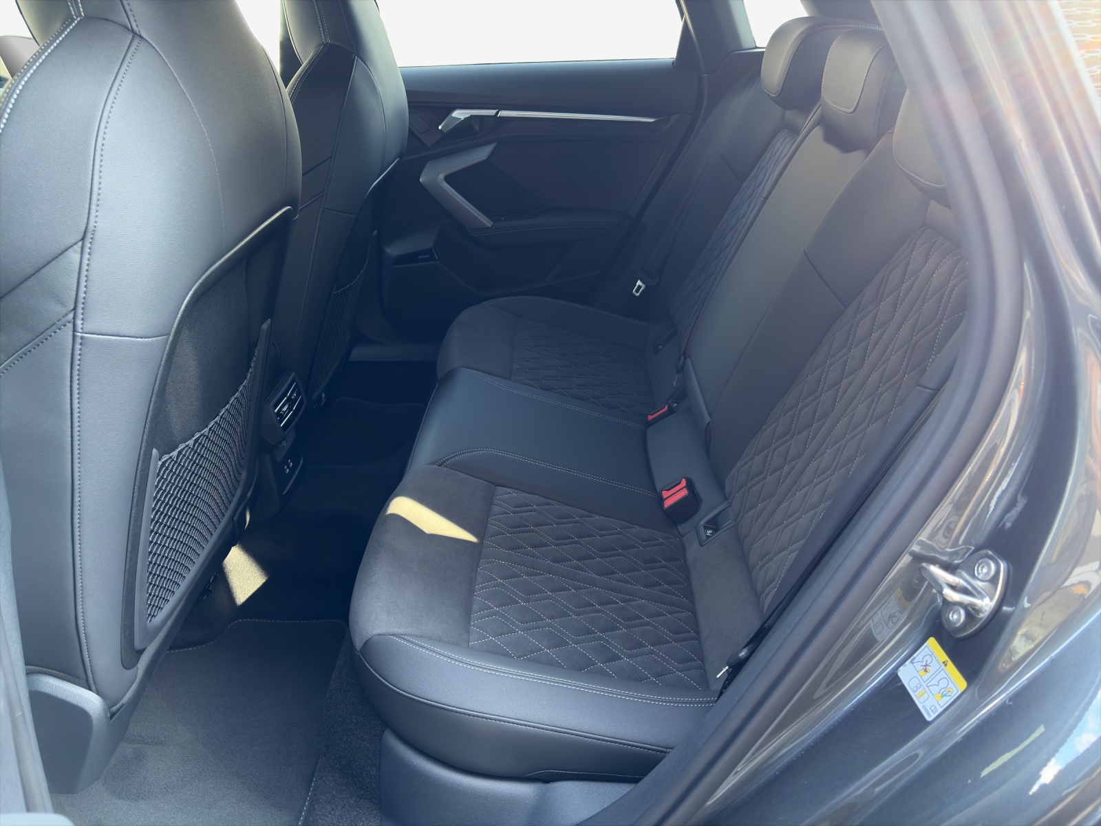 AUDI A3 Sportback TFSI 150 kW quattro S line S tronic-image-11