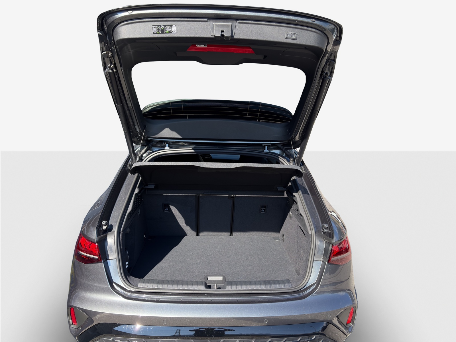 AUDI A3 Sportback TFSI 150 kW quattro S line S tronic-image-12