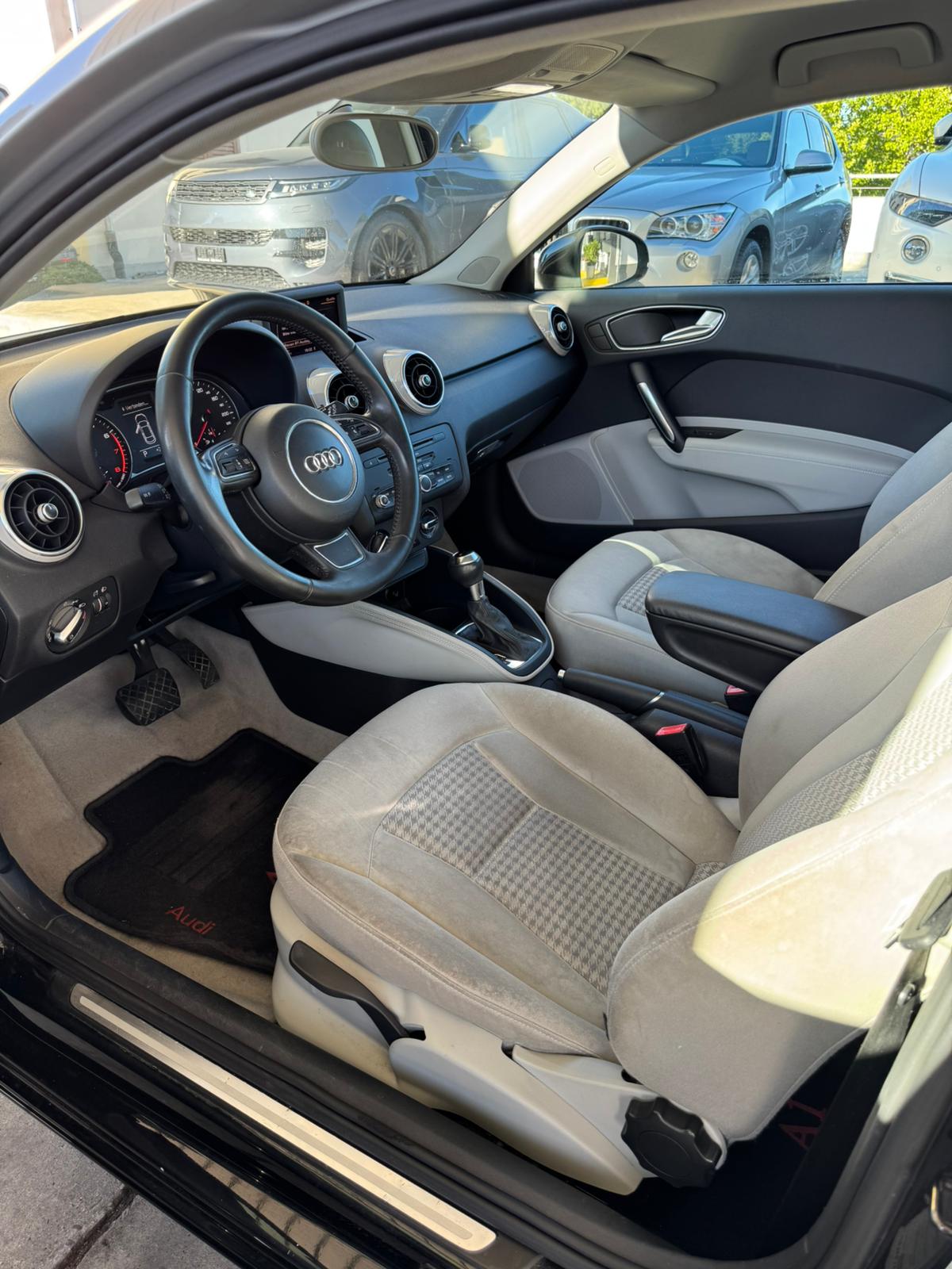 AUDI A1 1.4 TFSI Attraction S-tronic-image-7