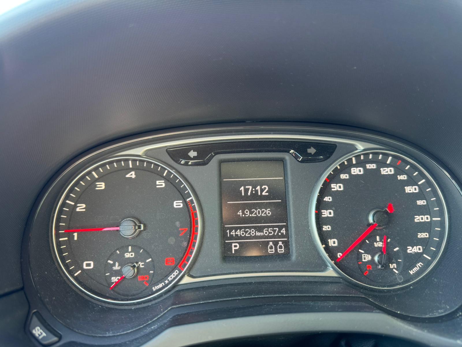 AUDI A1 1.4 TFSI Attraction S-tronic-image-13