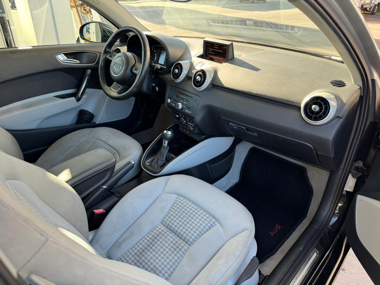 AUDI A1 1.4 TFSI Attraction S-tronic-image-10