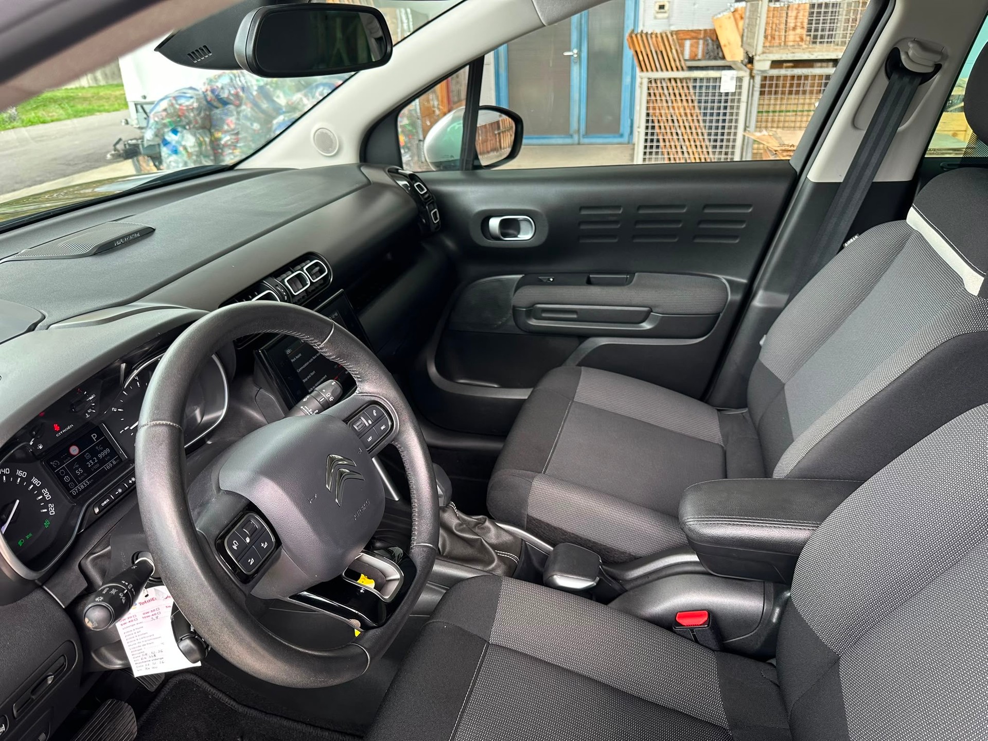CITROEN C3 Aircross 1.2i PureTech Shine EAT-image-7