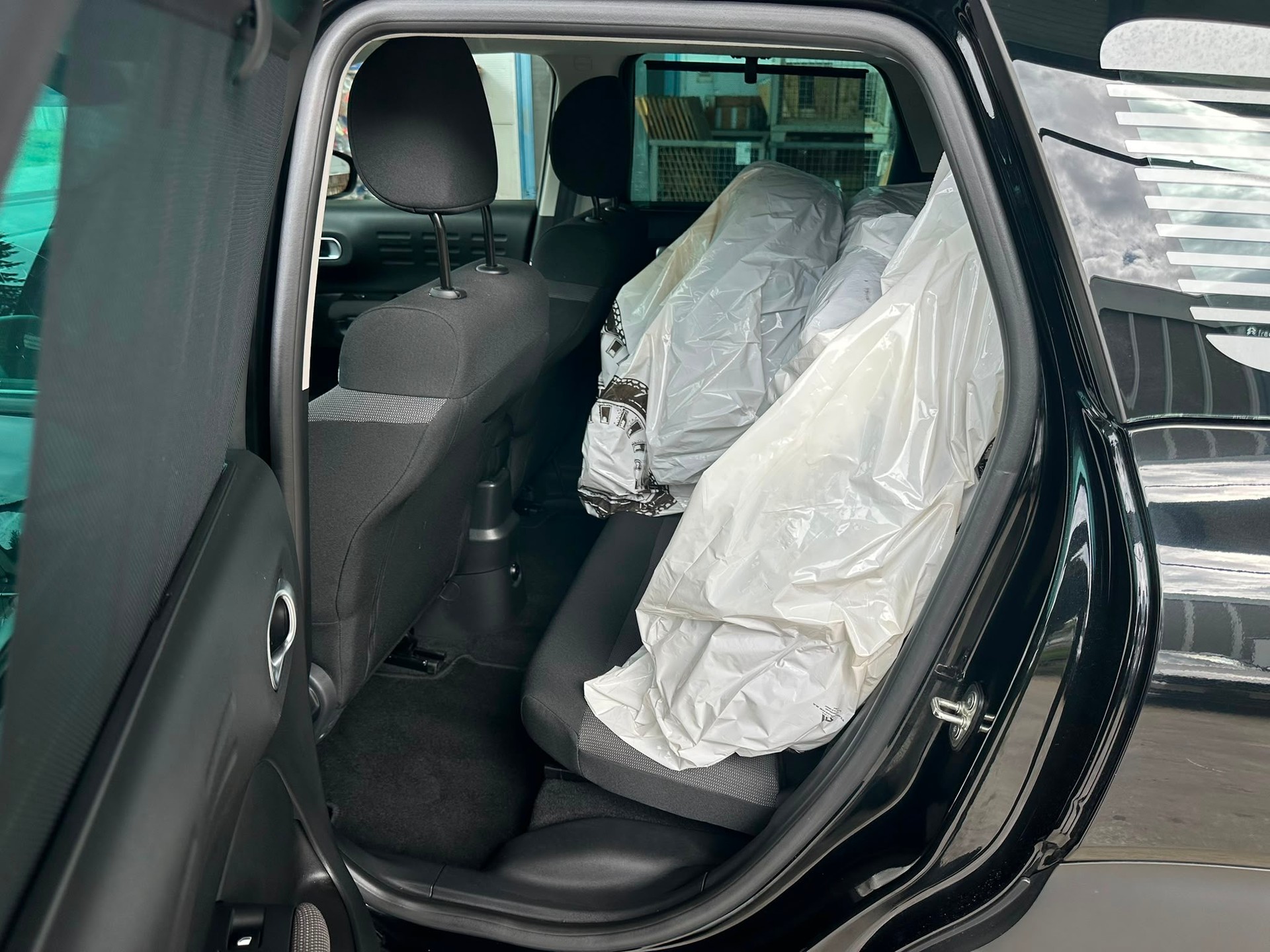 CITROEN C3 Aircross 1.2i PureTech Shine EAT-image-9