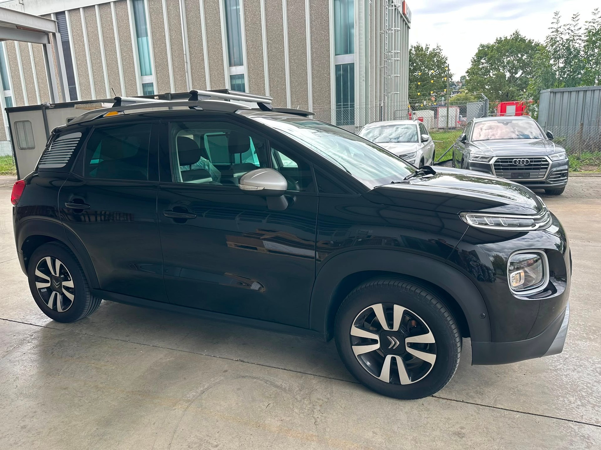 CITROEN C3 Aircross 1.2i PureTech Shine EAT-image-1