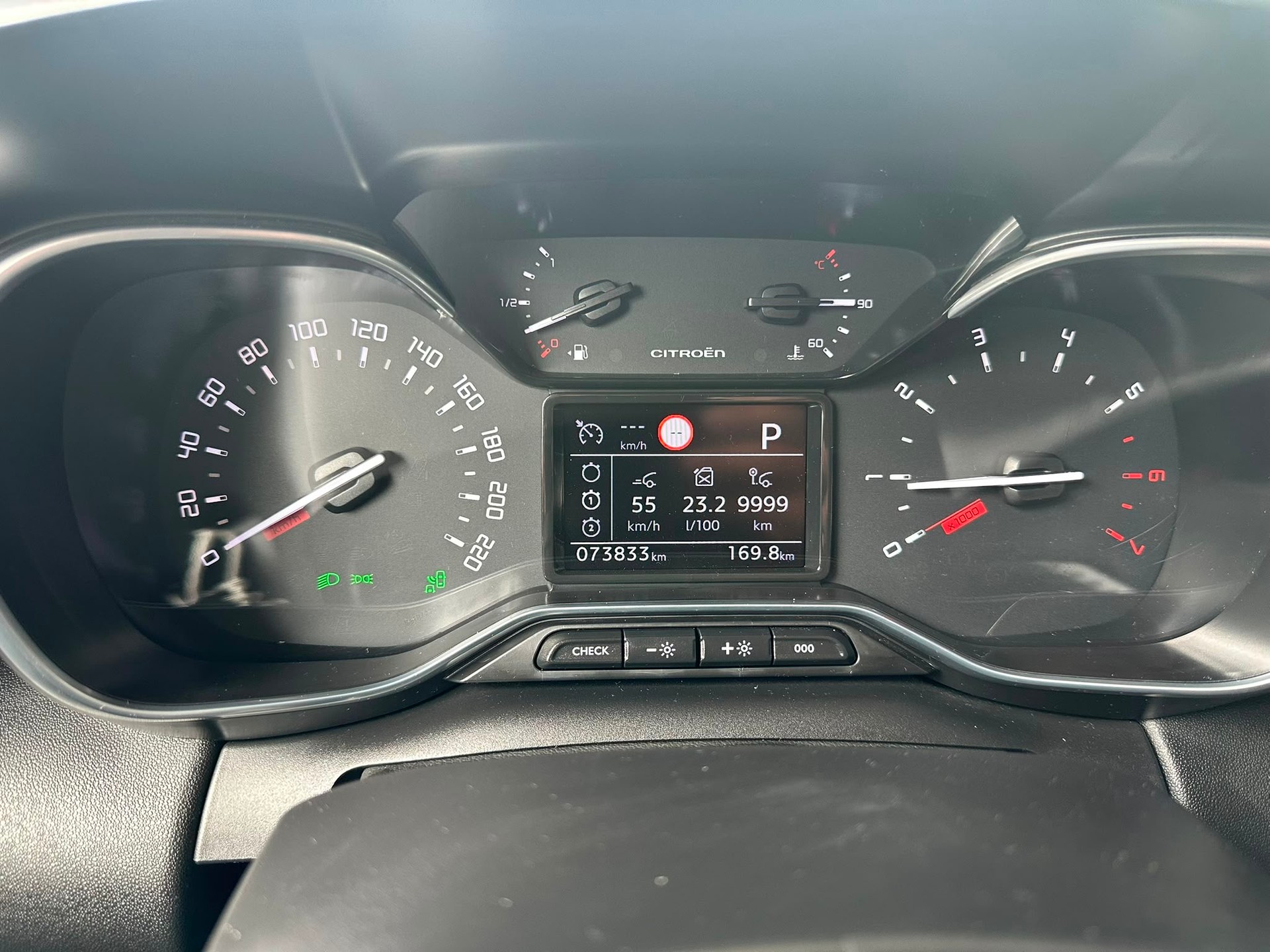 CITROEN C3 Aircross 1.2i PureTech Shine EAT-image-12