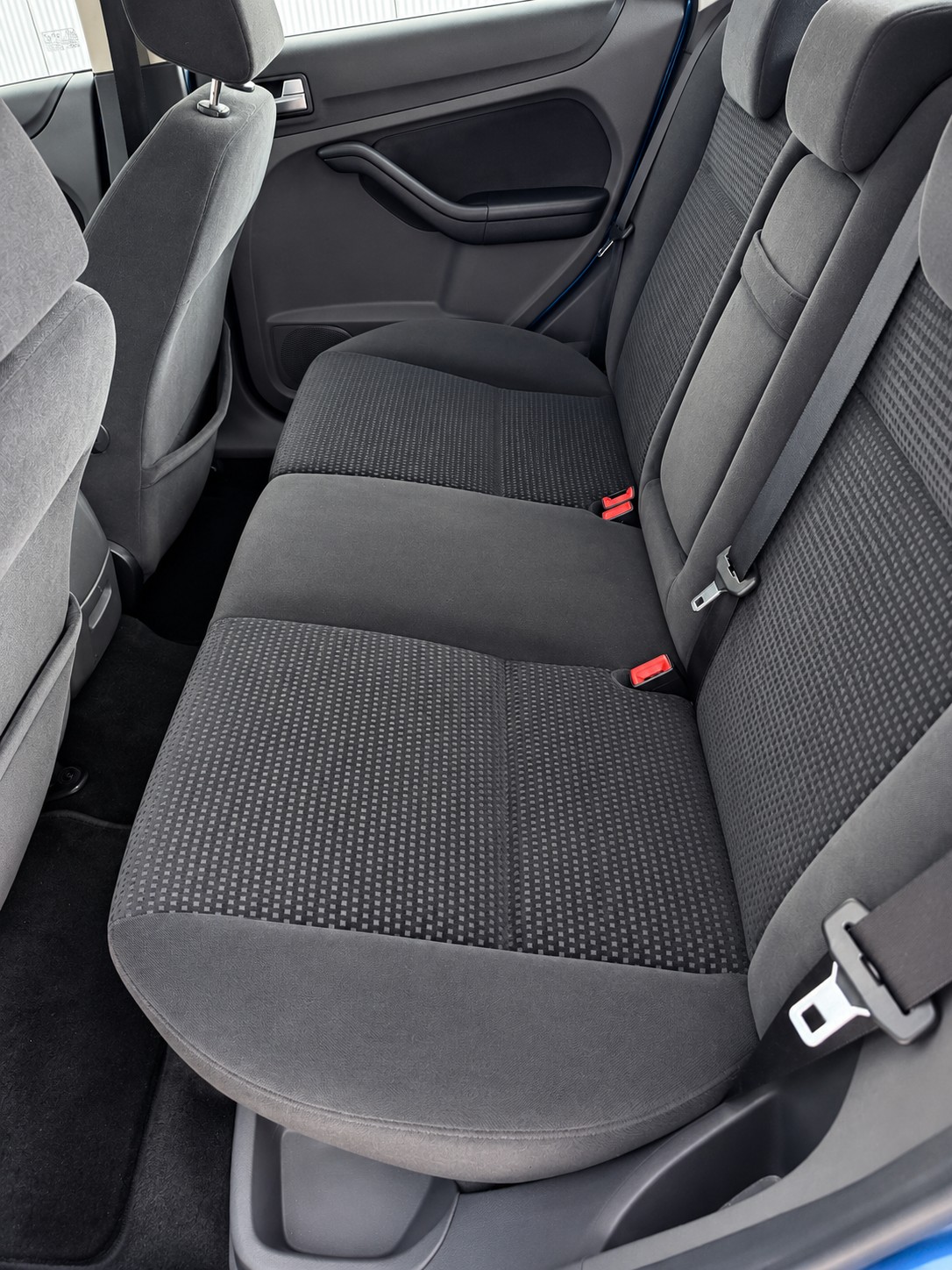 FORD Focus 1.6i Ghia Automatic-image-6