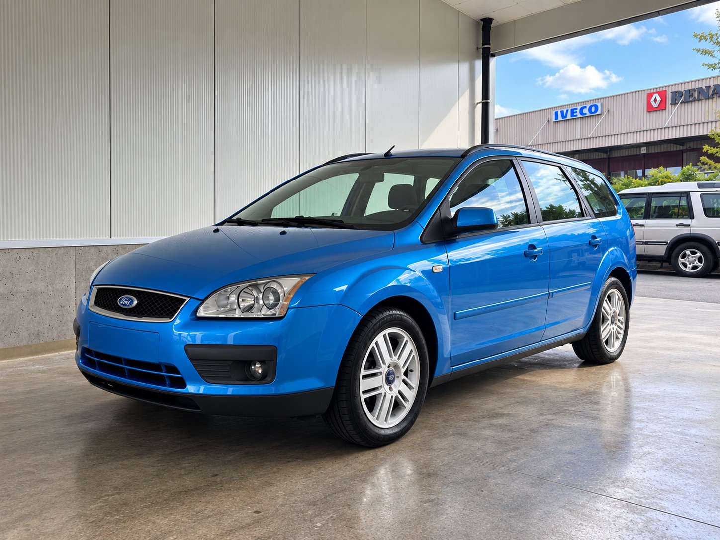 FORD Focus 1.6i Ghia Automatic-image-0
