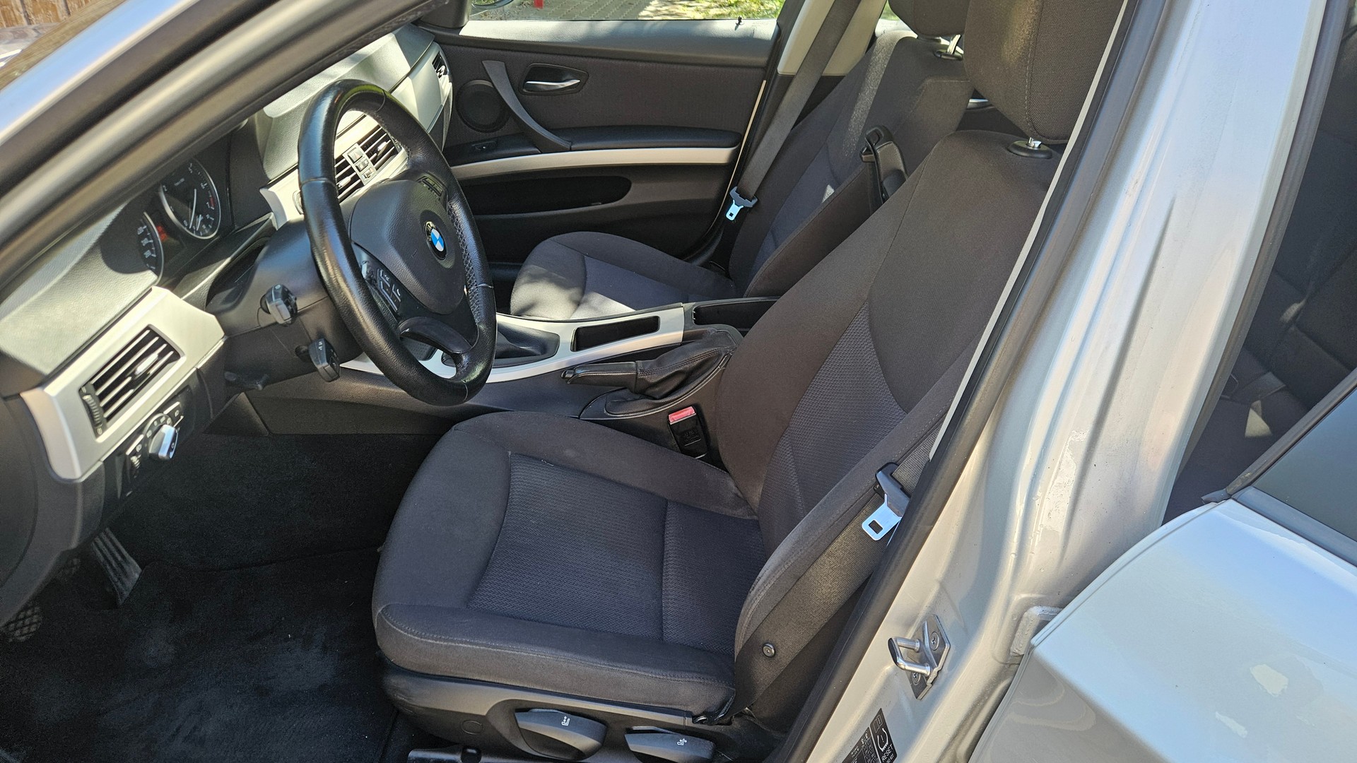 BMW 318i Touring-image-7