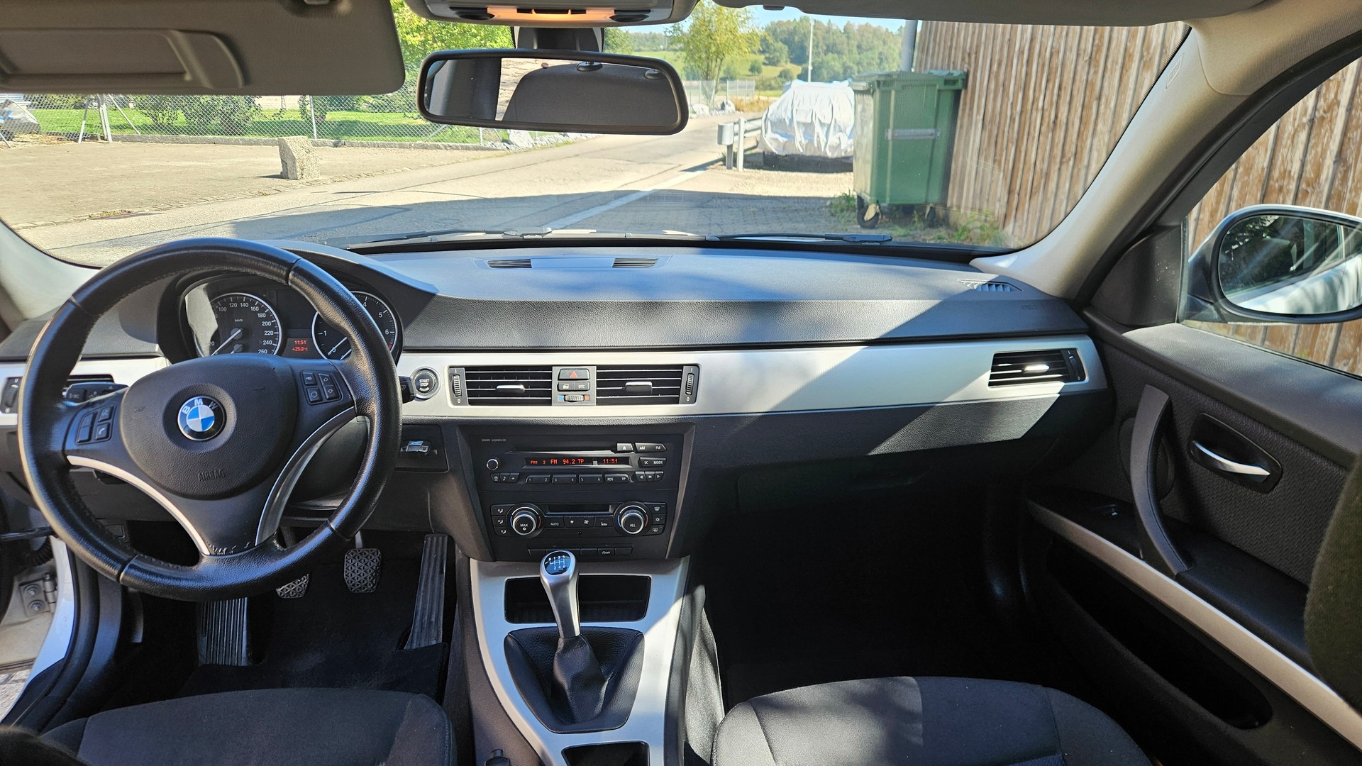 BMW 318i Touring-image-6