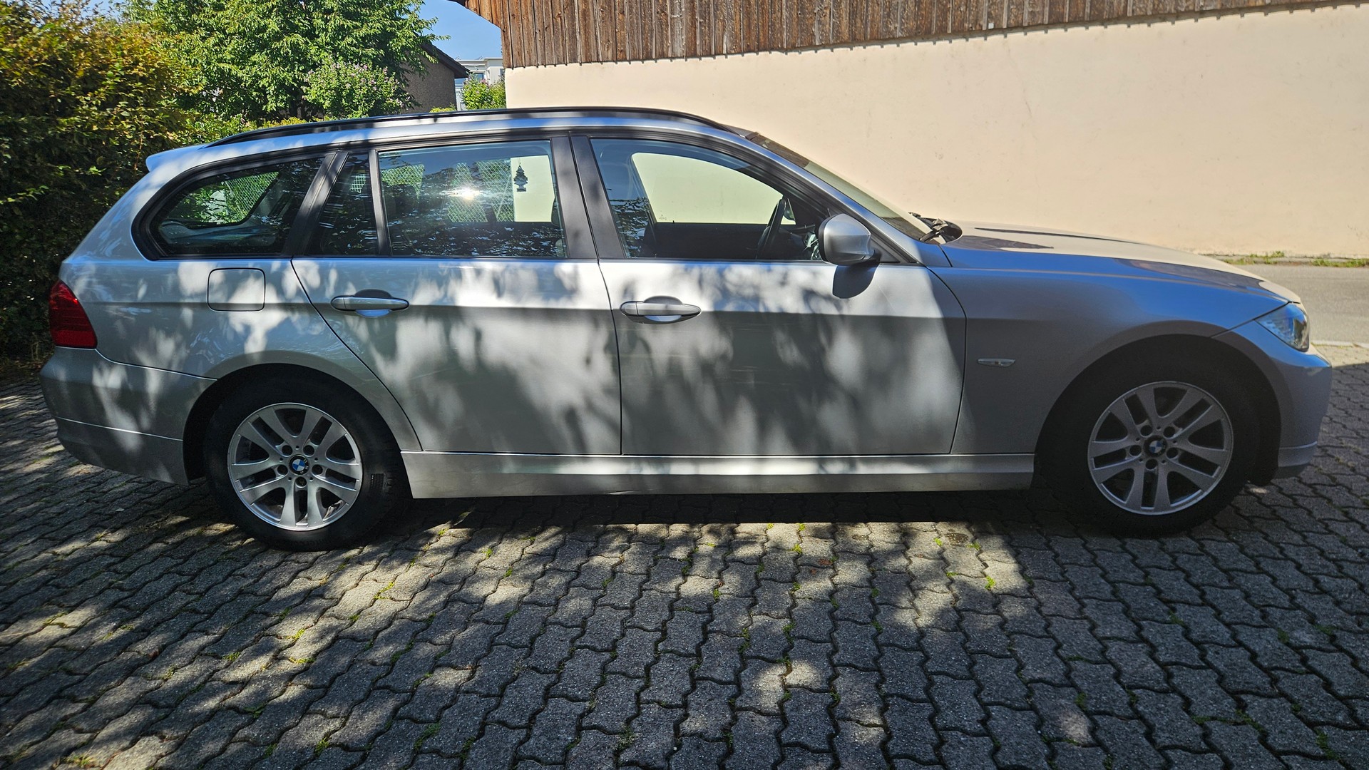 BMW 318i Touring-image-5