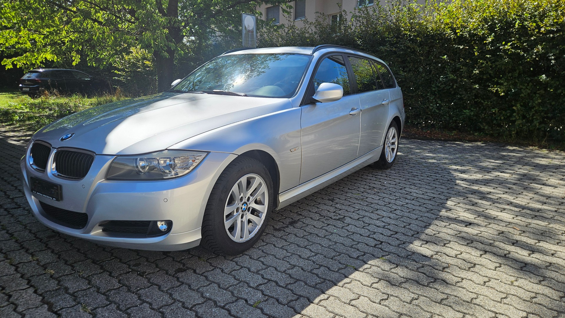 BMW 318i Touring-image-2