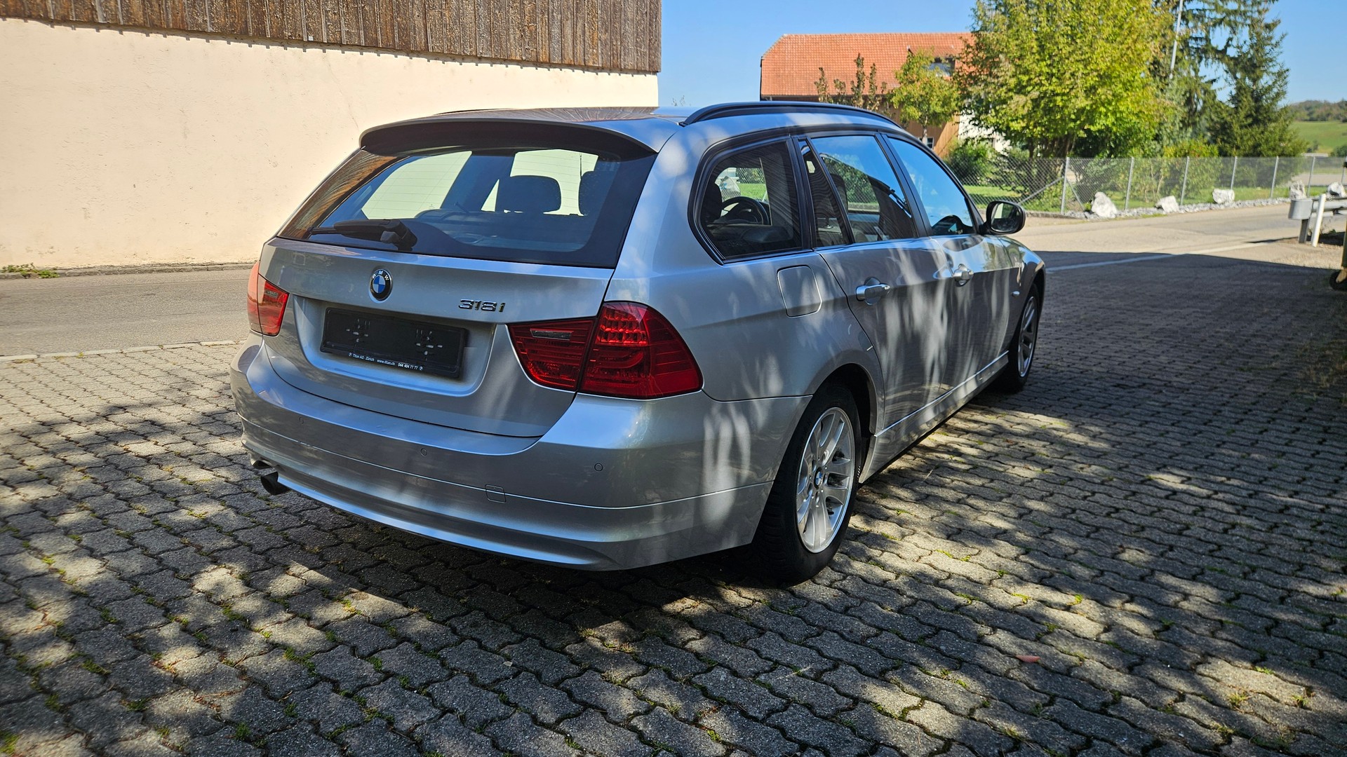 BMW 318i Touring-image-4