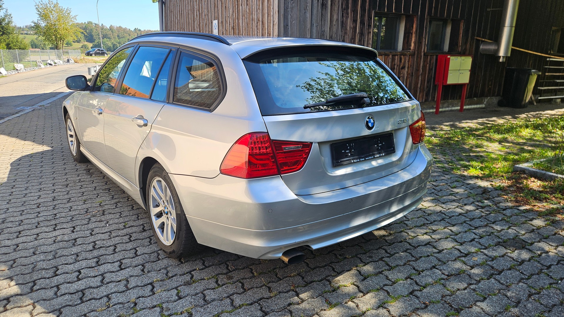 BMW 318i Touring-image-3