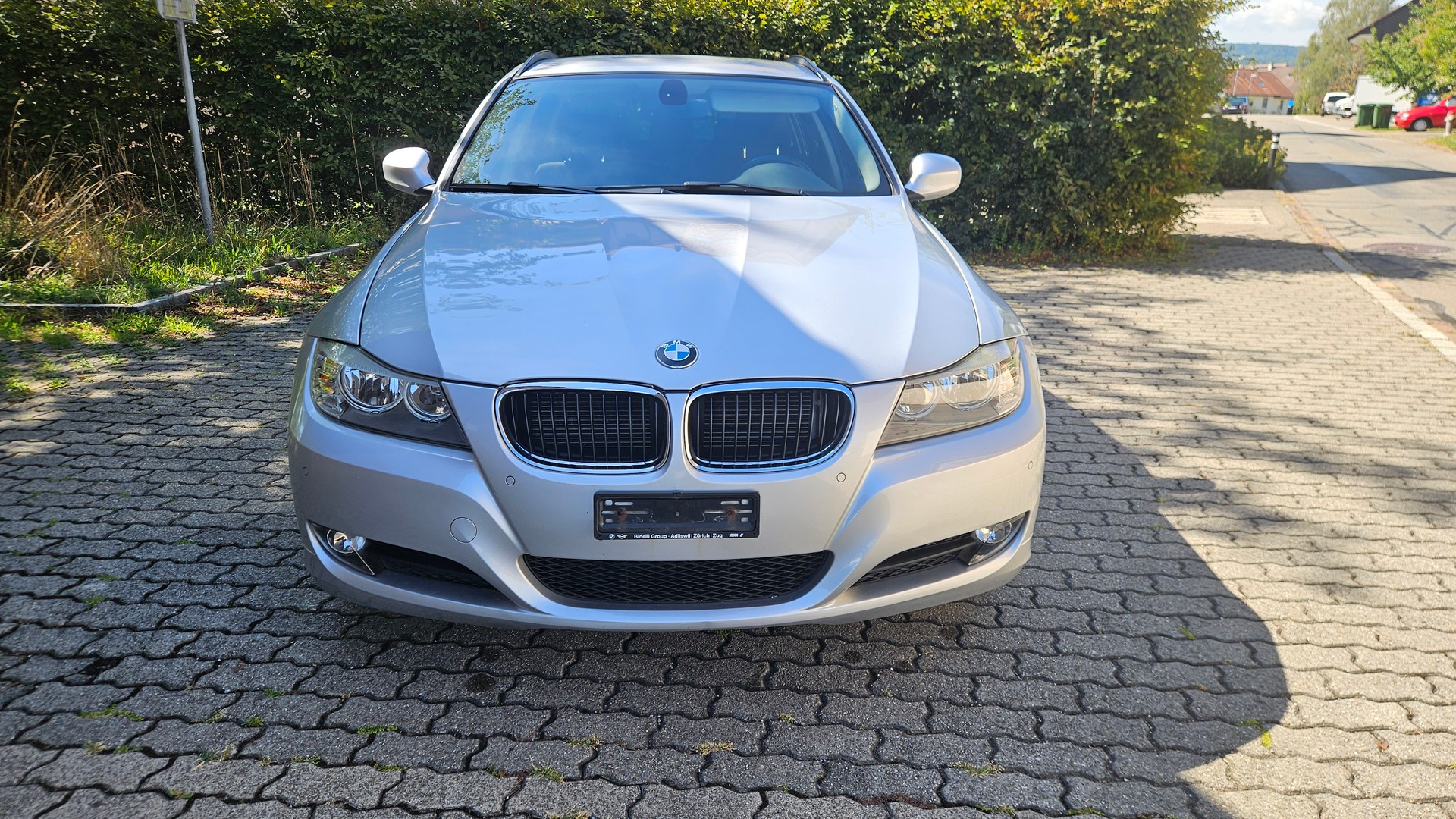 BMW 318i Touring-image-1